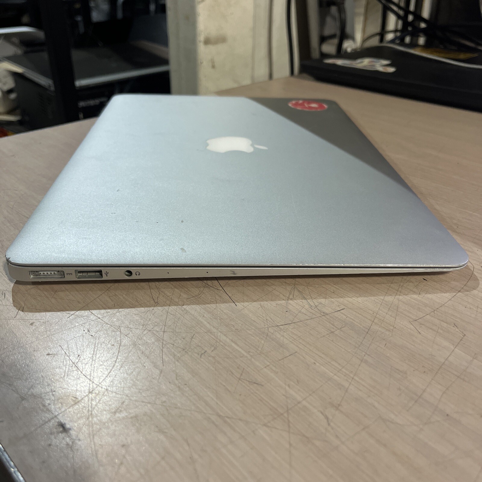 APPLE MACBOOK AIR 13″ MID-2013 CORE I5-4250U 1.3GHZ 4GB RAM NO HD