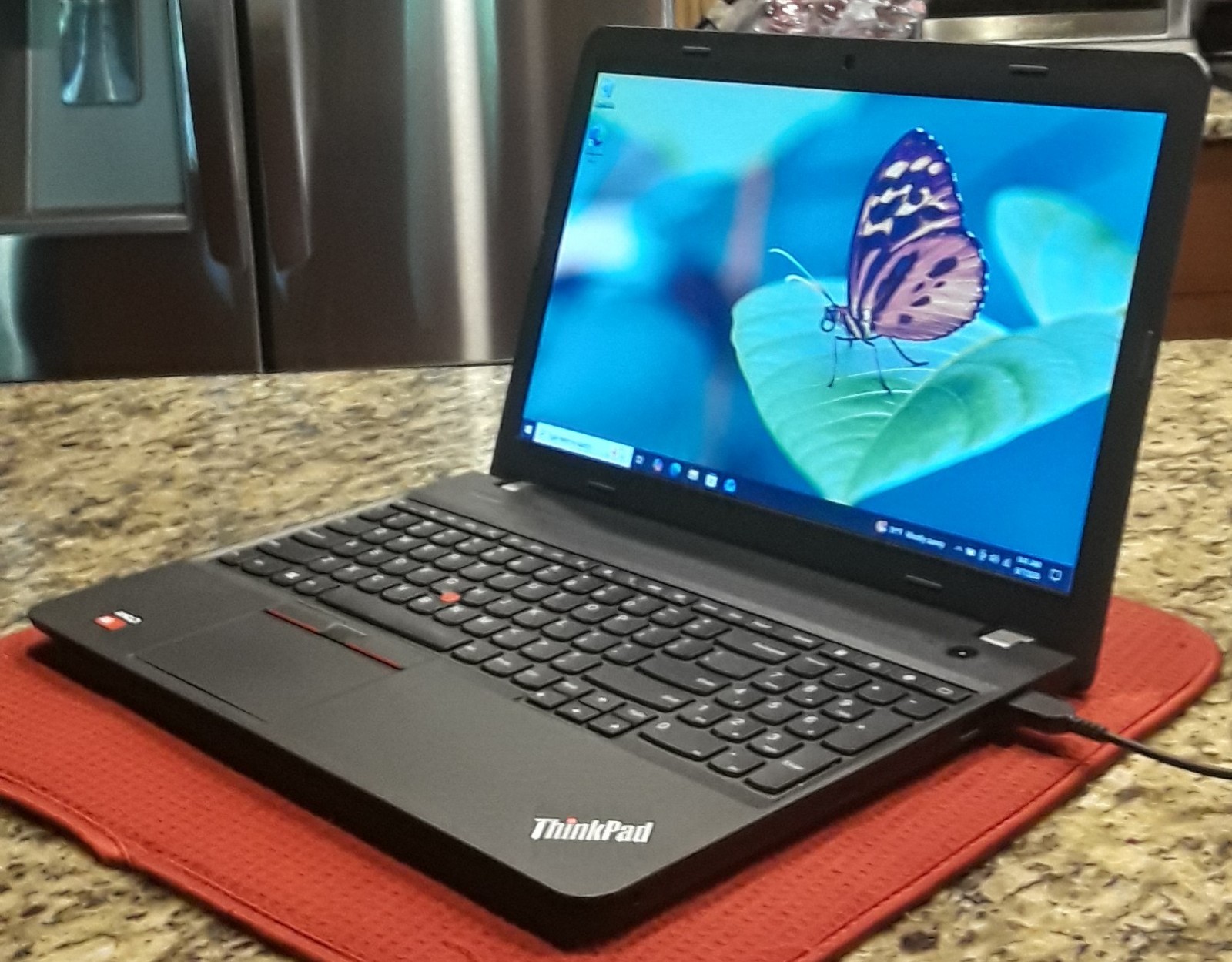 Lenovo Thinkpad E550 AMD Radeon A6-7000 2.20GHz 8GB RAM 256GB SSD HDD Wind 10