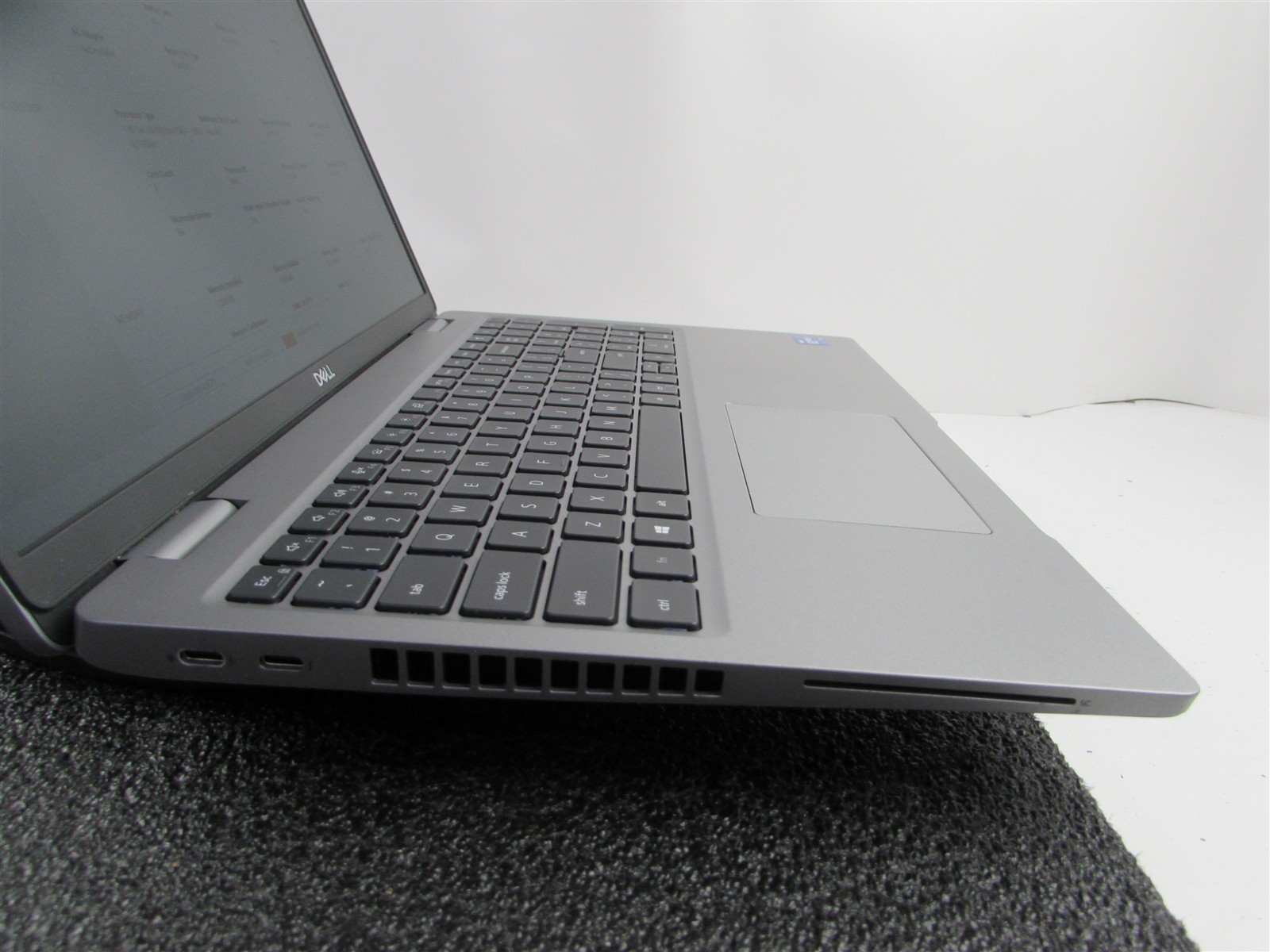 DELL LATITUDE 5520 1920X1080 FHD CORE I7-1185G7 NO SSD 4GB RAM NO O.S