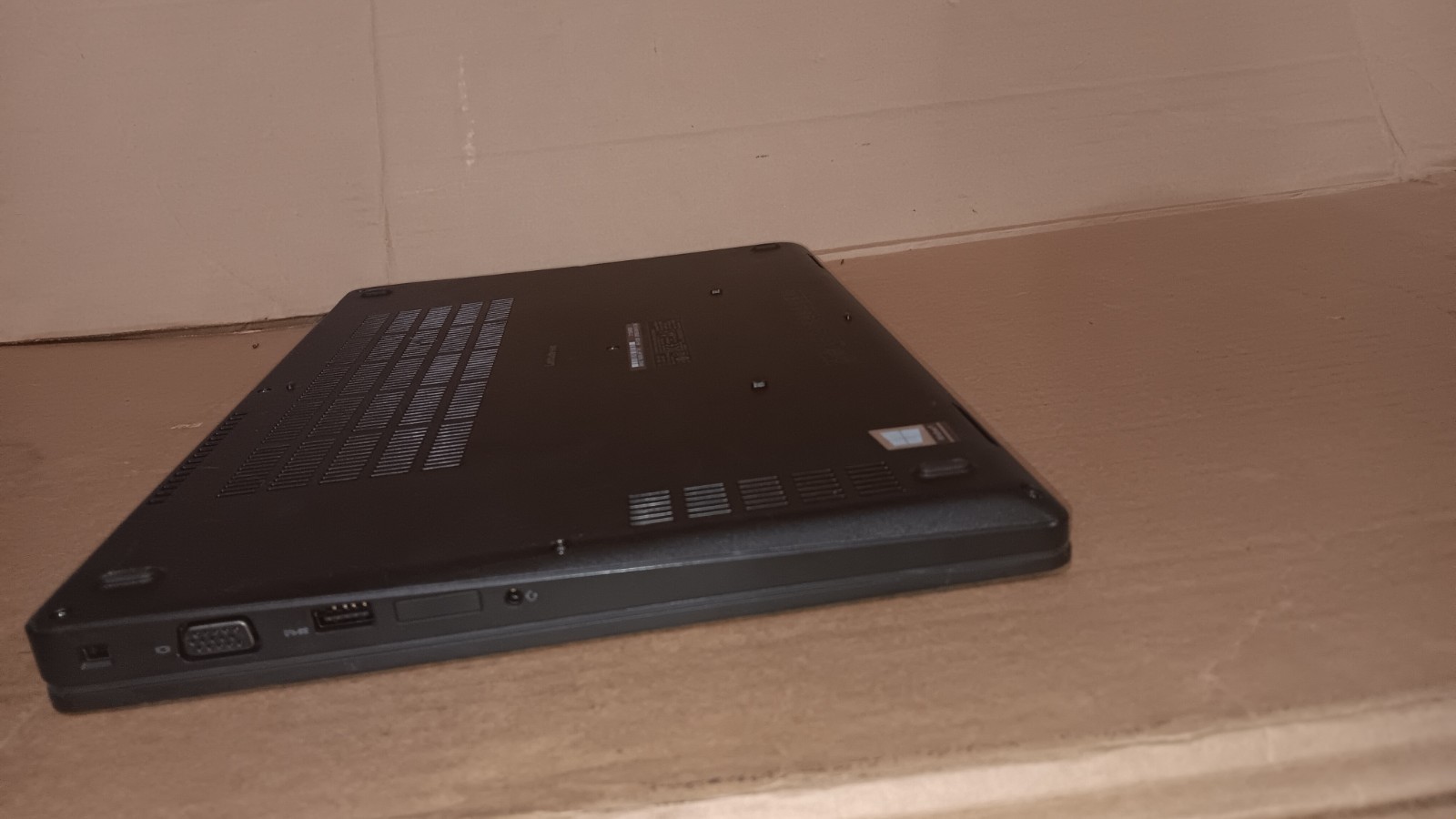 Dell Latitude 5590 Laptop intel core i7-8th gen 15.6″ LCD screen for Parts Repai