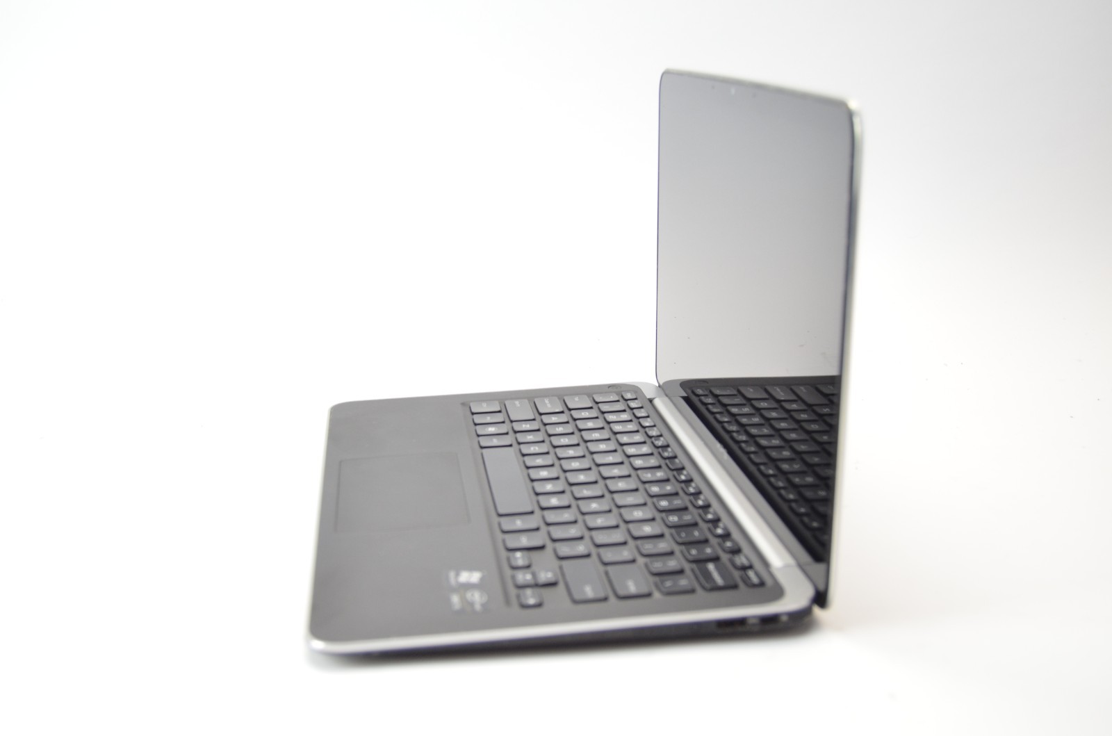 Dell XPS 13 L321X WXGA 13″ LAPTOP i5-2467M 1.6 GHz 4GB RAM NO HDD NO OS