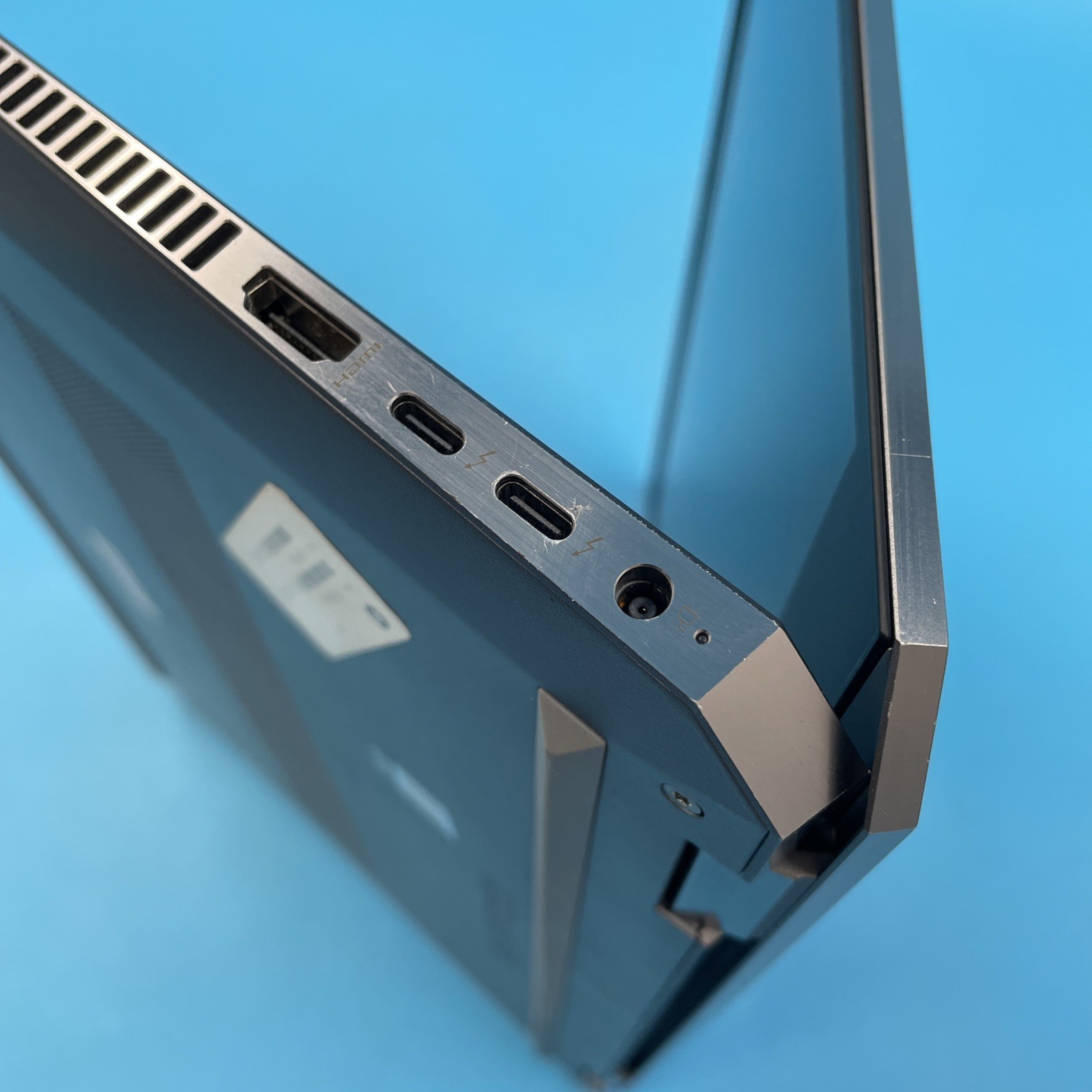 HP ZBook Studio G5 | i7-8850H | 32GB RAM | 512GB SSD | P1000 | NO OS | 65% BATT