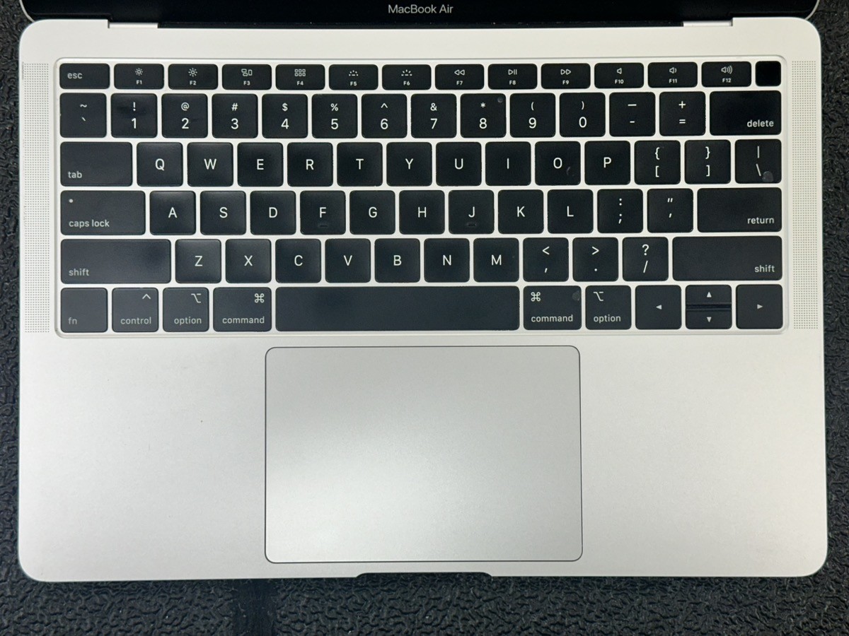 Apple MacBook Air 2019 (AS-IS/PARTS) -13″, i5 8th Gen, 8GB, 256GB, (PD1124865)