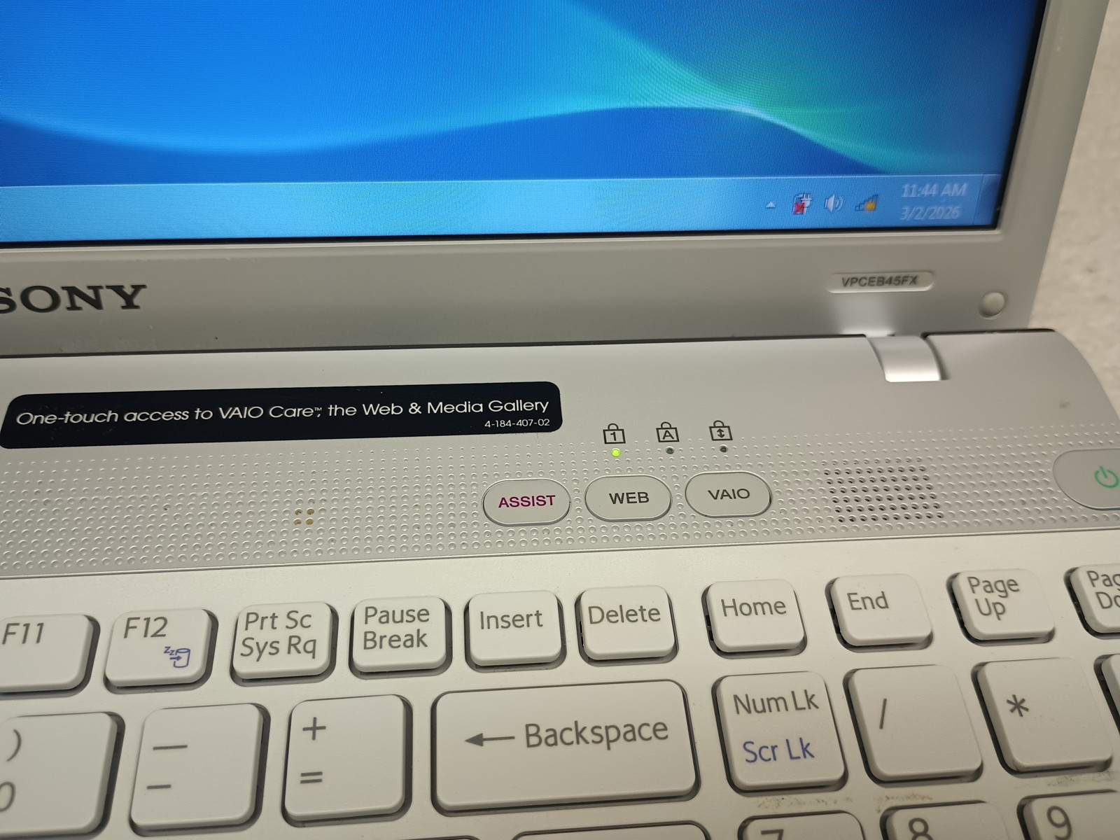 Sony Vaio VPCEB45FX Intel Core i3-380M 2.53GHz 4 GB 320Gb HDD Windows 7