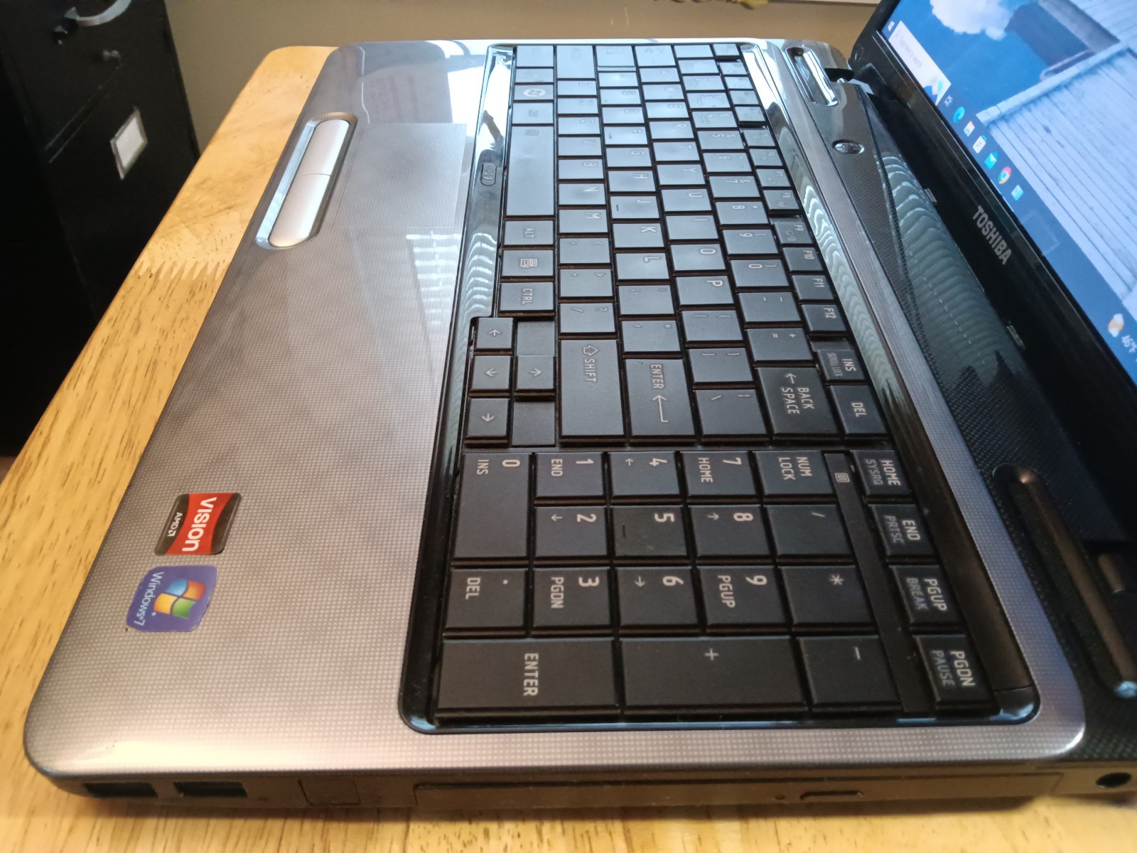 Toshiba L755D-S5109/Amd A4-3305M 1.90ghz/4gb/320gb/Windows 10 Pro/Webcam/BT/15.6