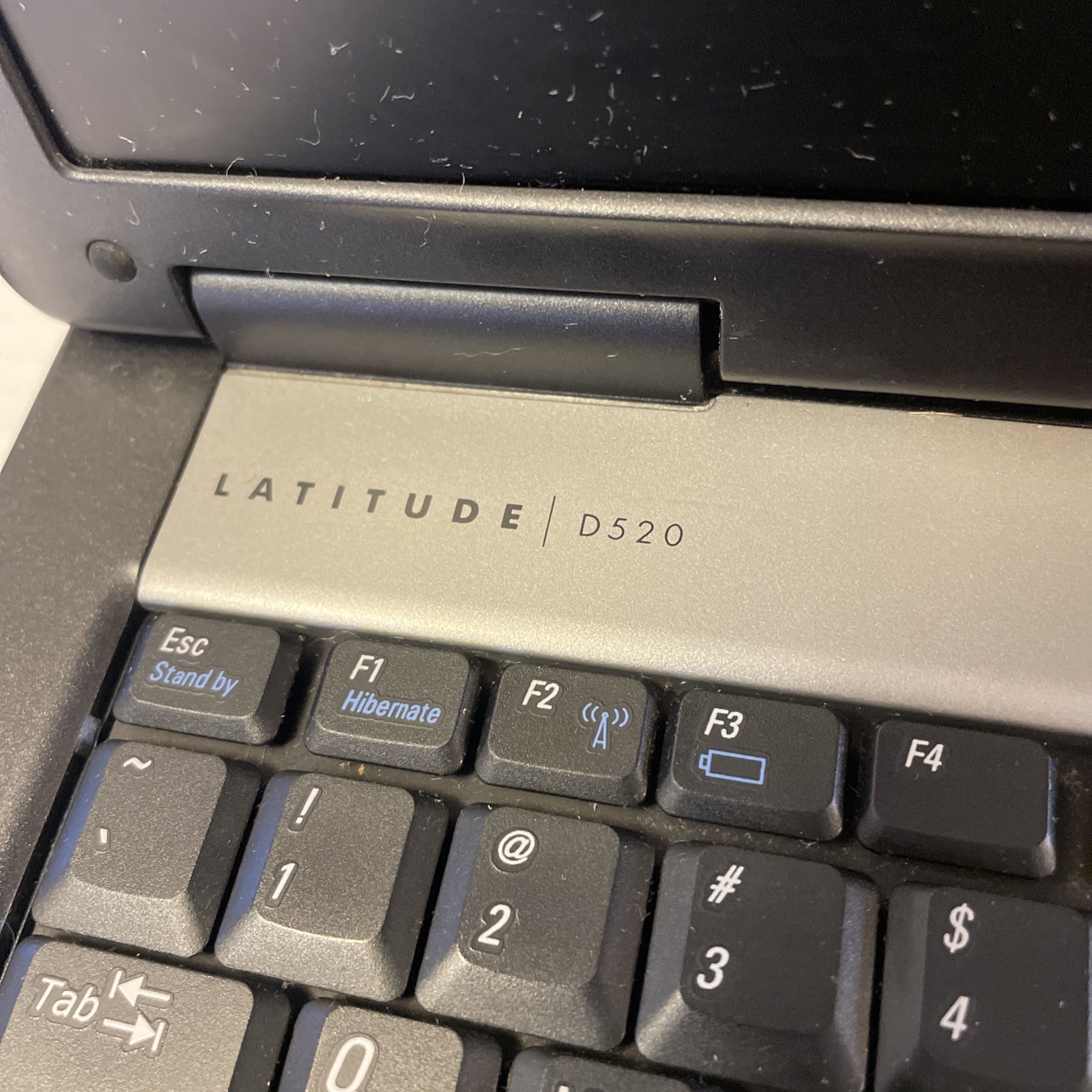 Dell Latitude D520 CORE 2 DUO 2GB 180GB HDD WIN VISTA