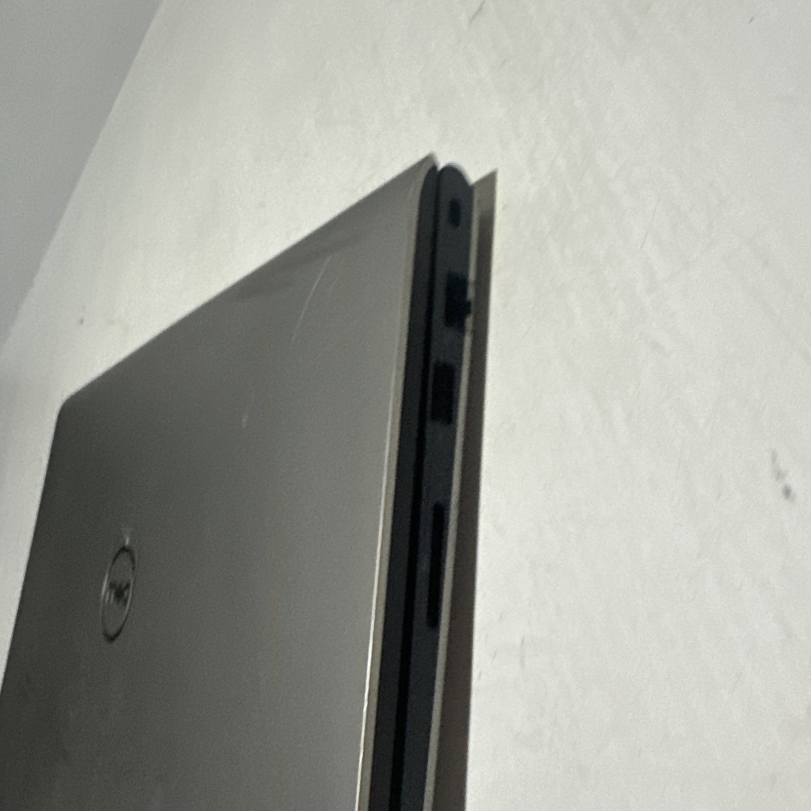 Dell Inspiron 3137 13″ Laptop Intel Celeron 2955u 8gb Ram No Drives Boots Bios