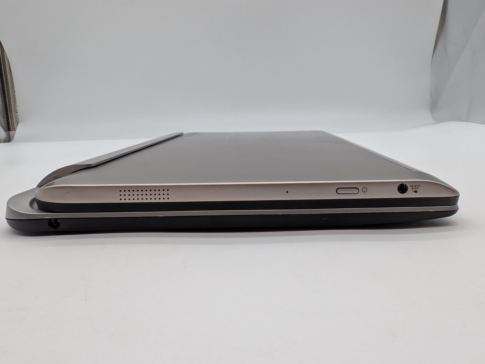 Toshiba Satellite Click W35Dt-A3300 13” Tablet / Laptop