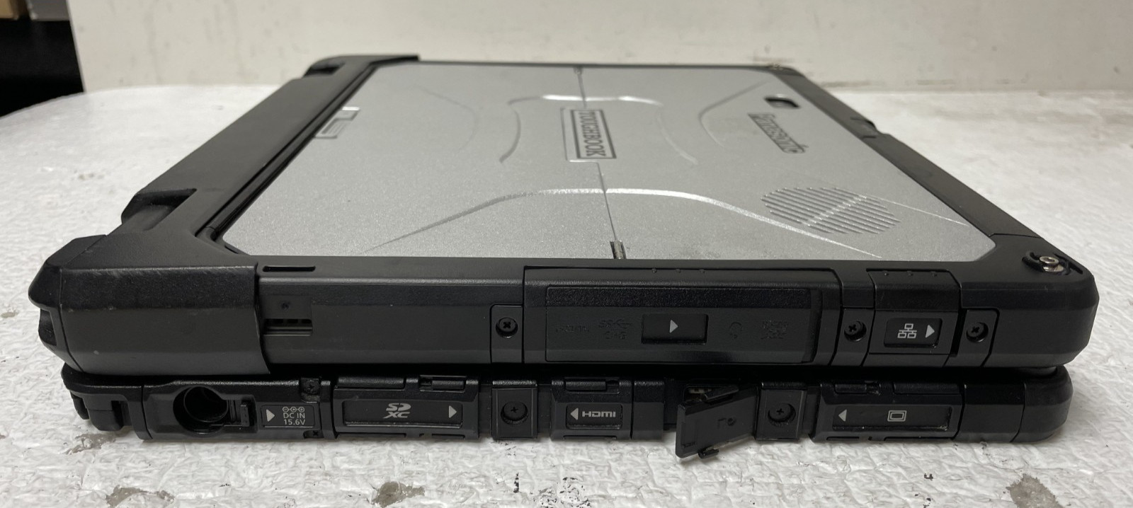 Panasonic ToughBook CF-33 i5-7300U 2.60GHz 8GB RAM 256GB SSD 2Battery No OS READ