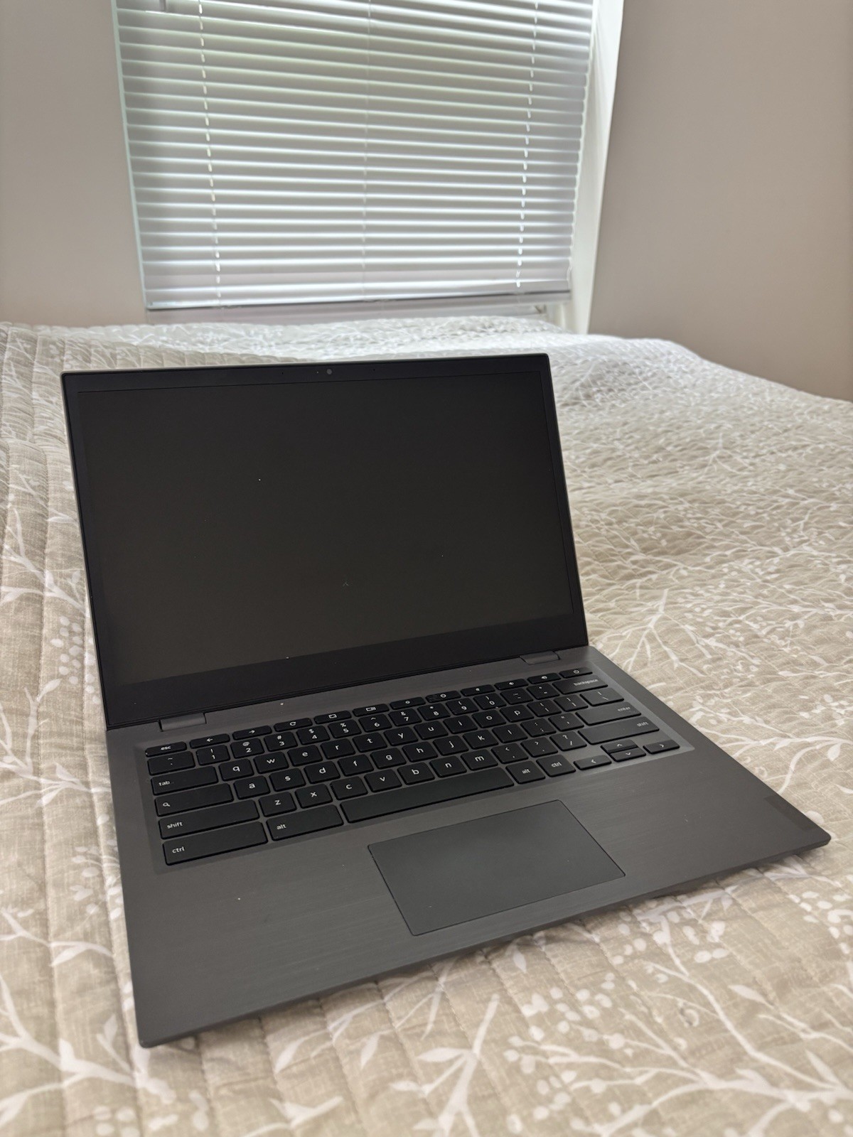 Lenovo Chromebook 14″ Intel Celeron Chrome OS Gray Built-In Webcam