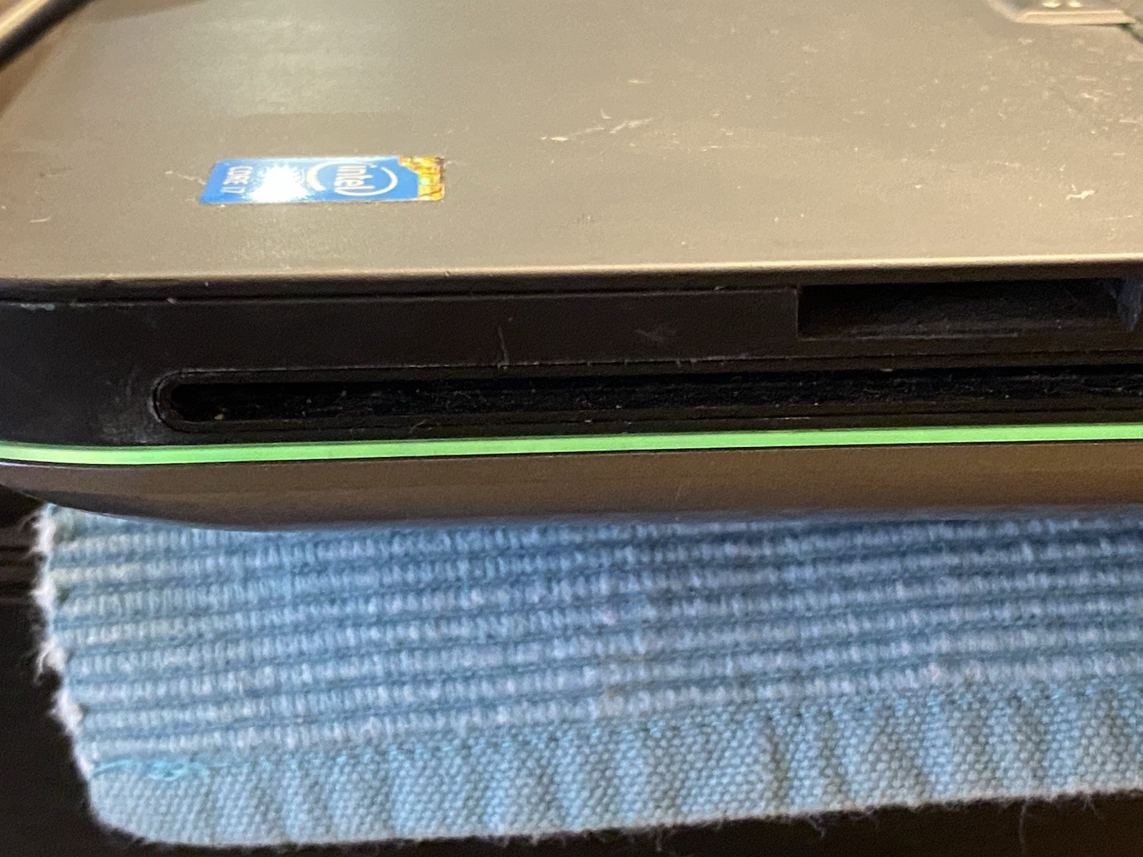 Alienware17 P18E Gaming Laptop Dual Nvidia GeForce GTX 860M 19.5V/9.23/12.3 A 17