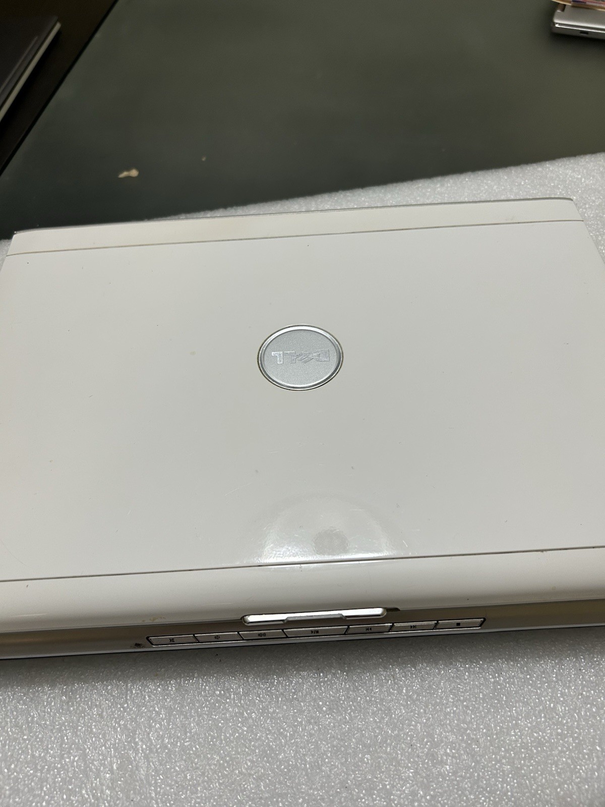 Dell Inspiron 1521 AMD Turion 64 X 512 Mb 1.60 GHz 80GB HDD -No Power Adapter