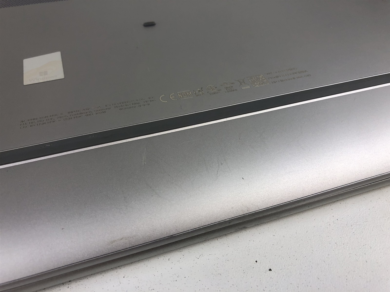 HP EliteBook 865 G10: AMD Ryzen 7 PRO 7840U 3.3GHz – 32GB – 512GB