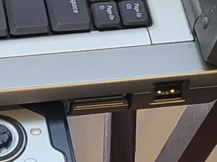 Dell 15″ Laptop Windows XP SP3 32 BIT-Parallel port-9 pin Serial Port-RS232- CD