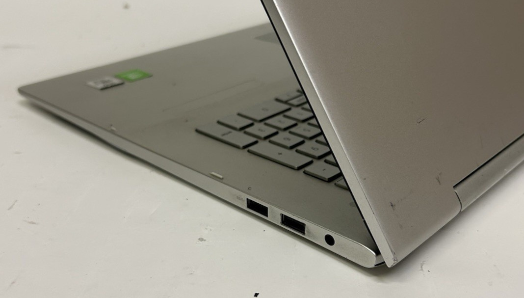 Dell Inspiron 7791 17.3″ i7-10510U @1.8GHz – NO RAM / SSD – GeForce MX250 – READ