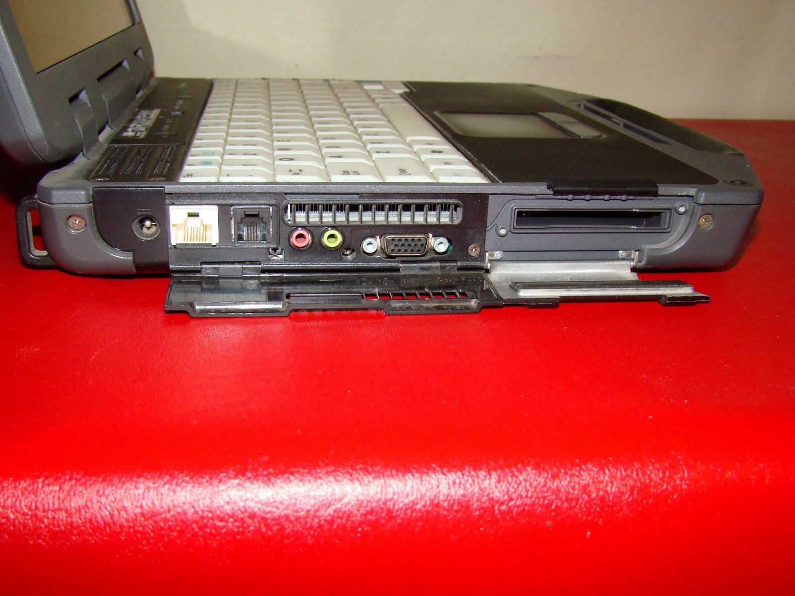 General Dynamics GD8000 Rugged Laptop CORE 2 DUO 1.86GHz 4GB RAM FOR PARTS