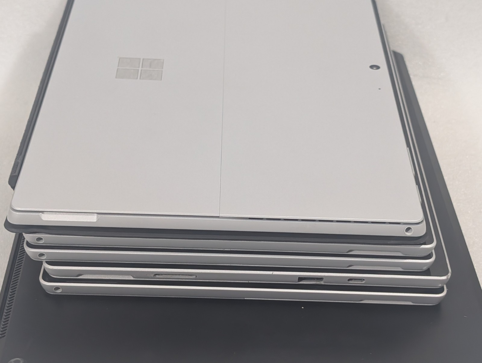 Lot 32x Microsoft Surface Laptop 3 4 Go 1943 1958 1951 Pro 7 1960