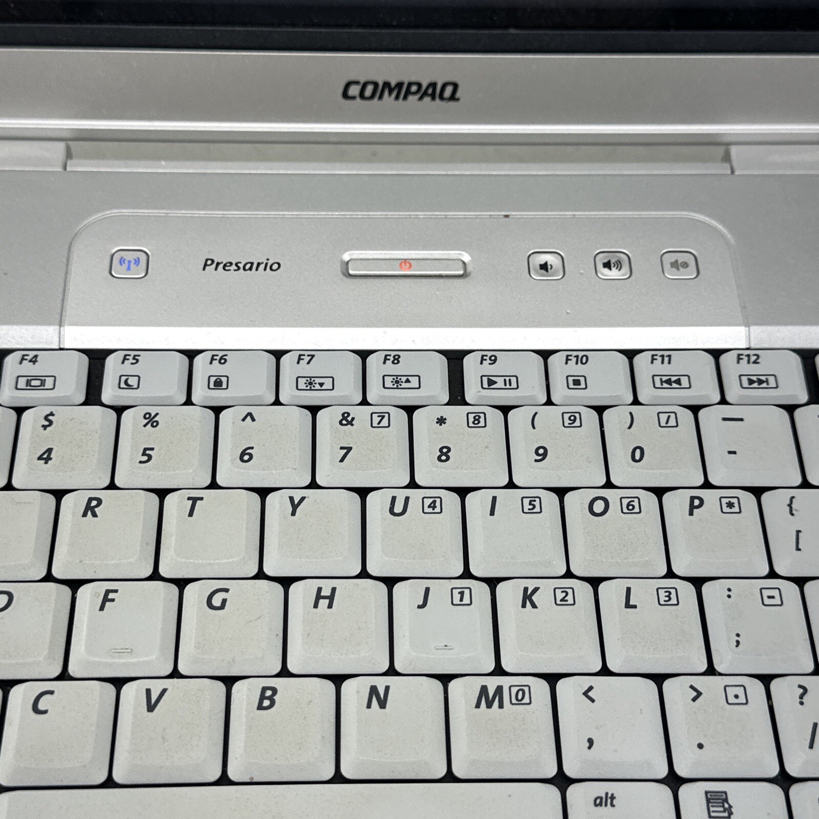 Hewlett-Packard ￼HP Compaq Presario C500 Comes With Ac Adaptor