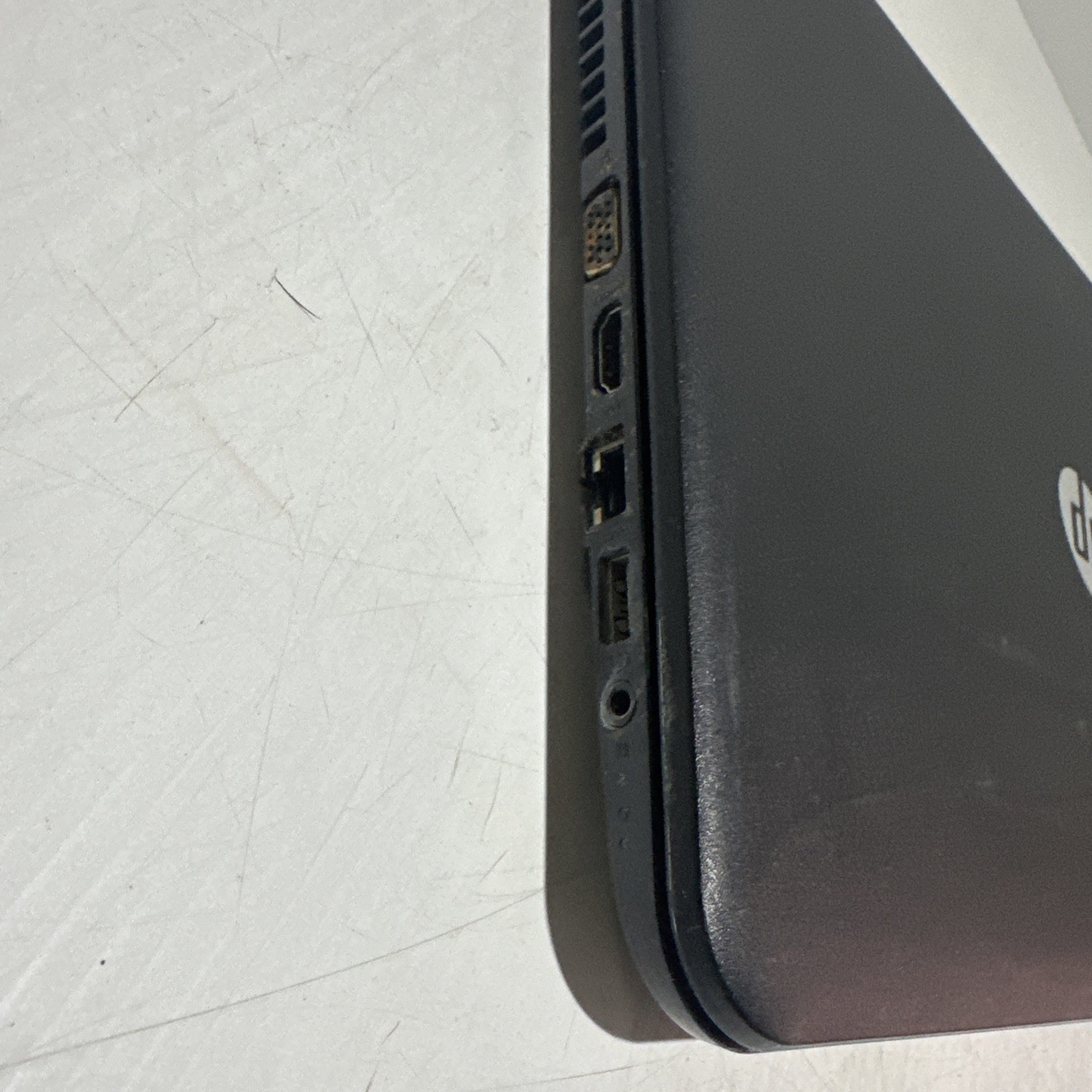 Hp 250 G3 Notebook i3-4005u 4gb Ram No Drives Boots Bios Water DMG