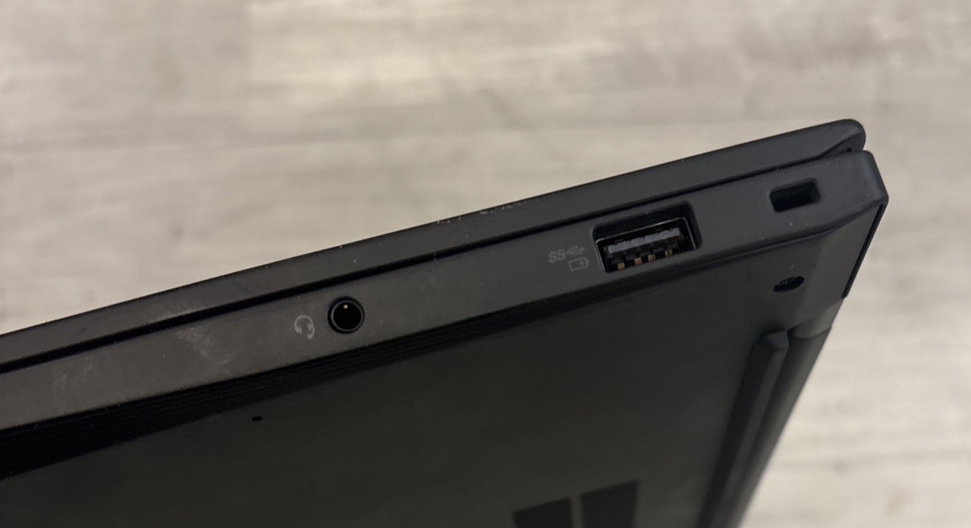 Lenovo ThinkPad X1 Carbon 9th Gen Intel Core i7-1165G7 16GB 256GB SSD MS office