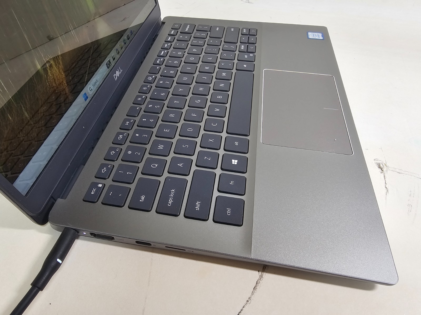 Dell Latitude 3301 Laptop – 1.8 GHz i7-8565U 8GB 256GB SSD Wi-Fi Webcam 13.3″ 3