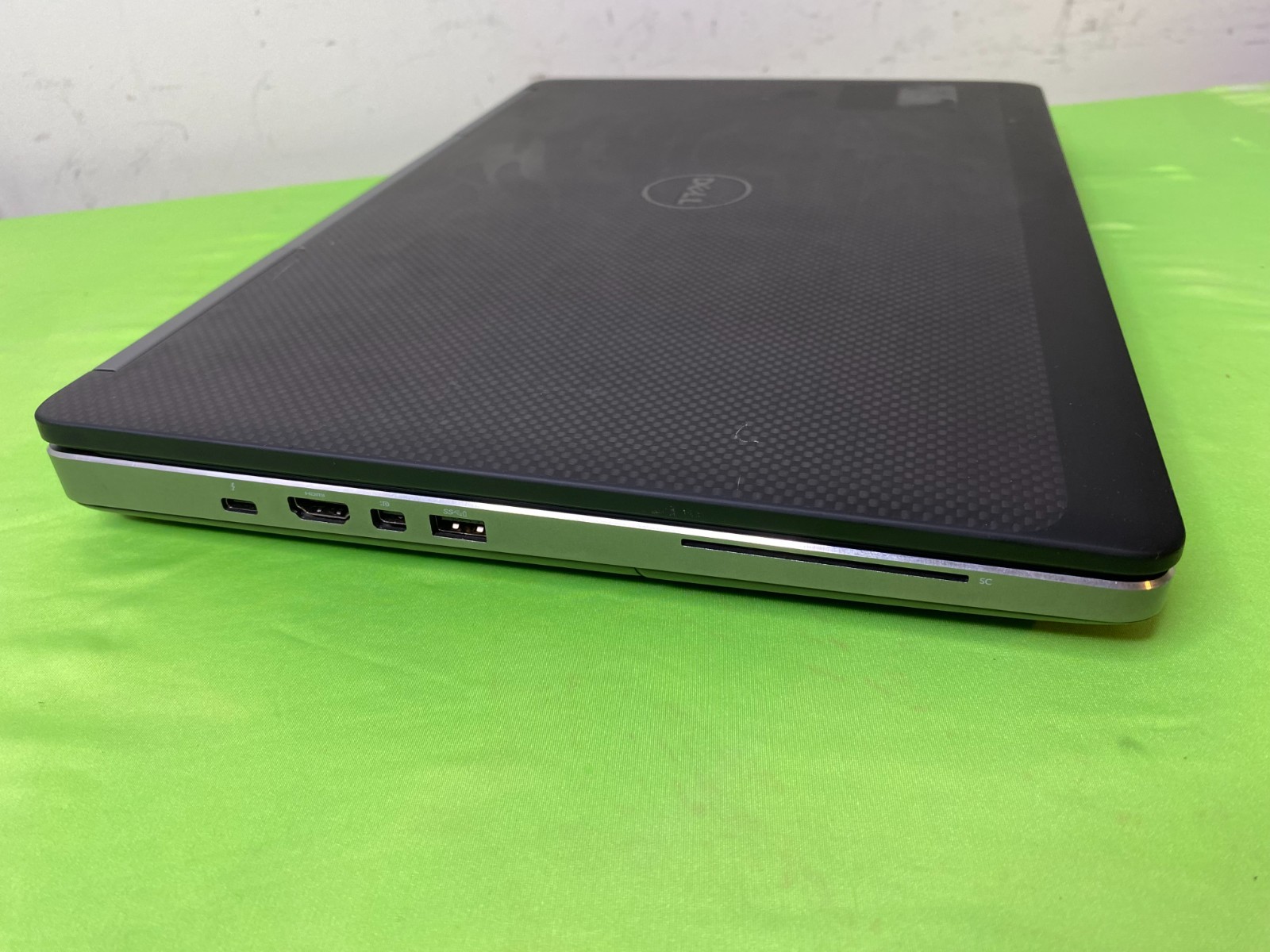 Dell Precision 7520 Intel i7-6820HQ 2.70GHz 256GB SSD, 20GB RAM Win 11/M2200