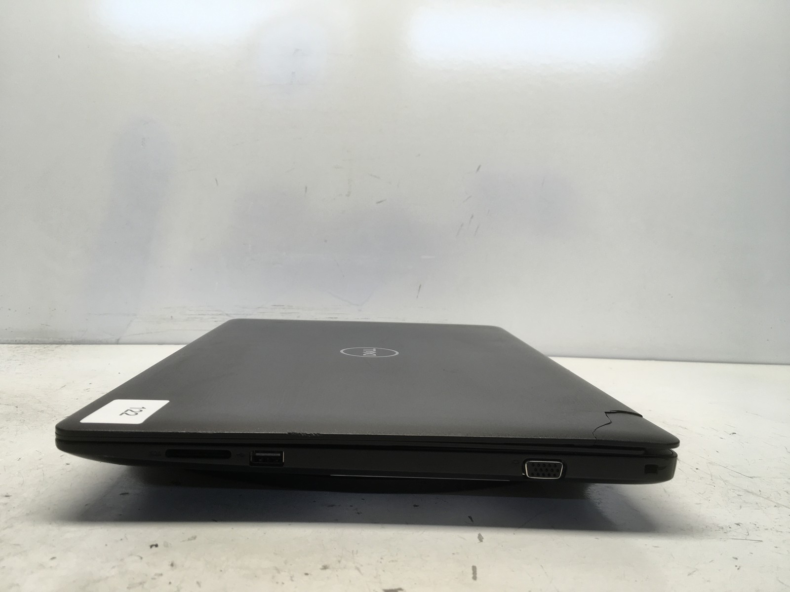 Dell Latitude 3590 Intel i3-7130U 2.7GHz 4 GB NO HDD No Batt