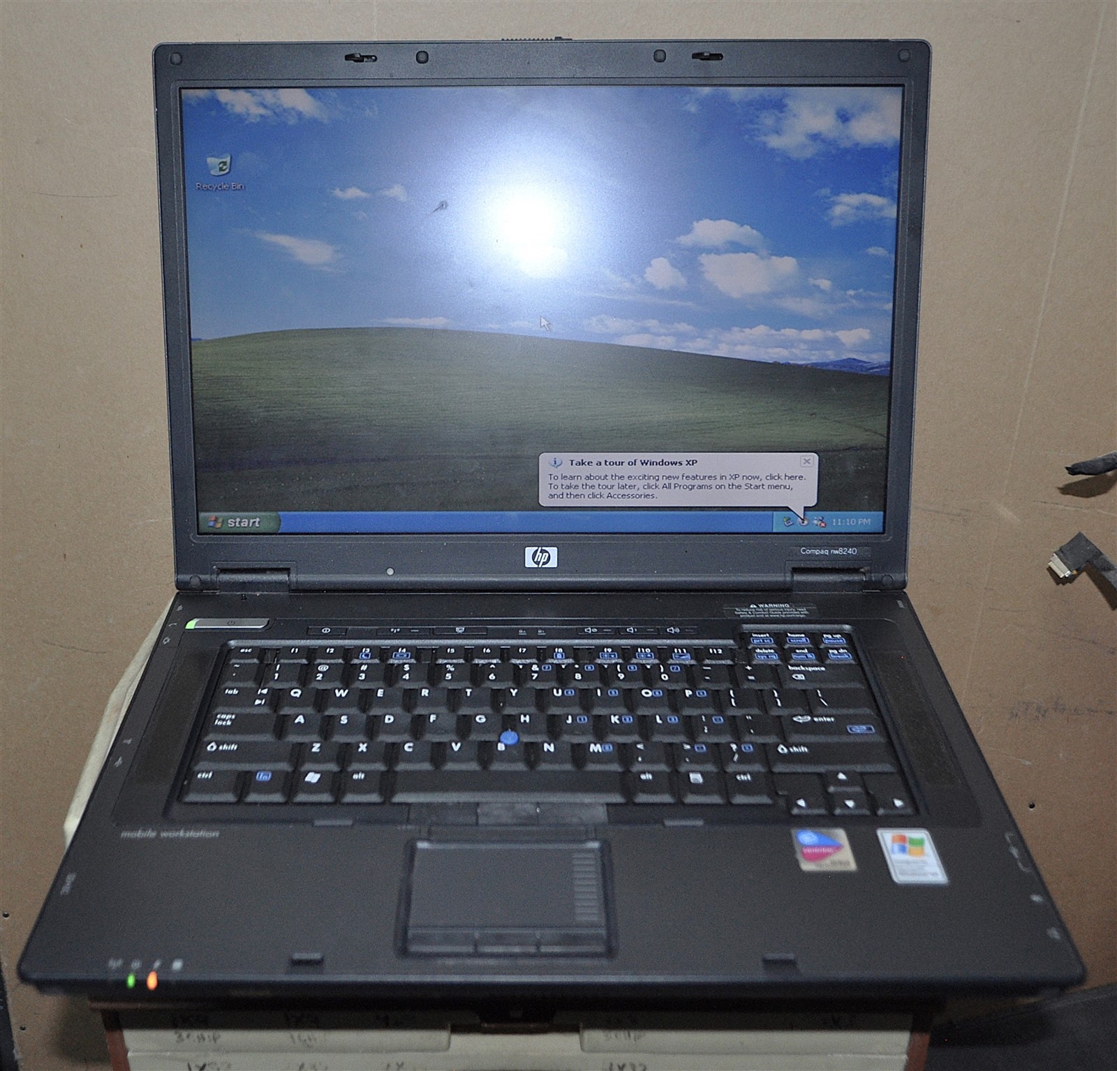HP/COMPAQ nw8240 LAPTOP 1GHz PENTIUM M 120 GIG HD CDR + DVD/RW GOOD CONDITION