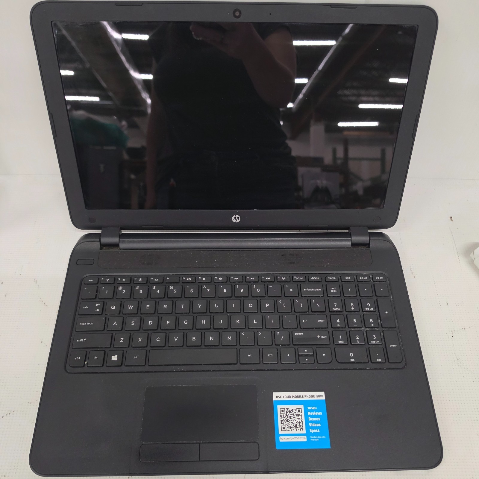 HP 15-f387 AMD A8-7410 R5 2ghz 4GB ran 15.6″ BAD KEYBOARD WONT POWER ON