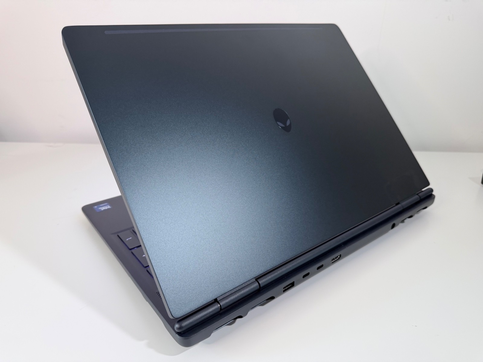 Alienware 16X Aurora 16″ Gaming Laptop Intel 275HX/32GB RAM/RTX 5060/1TB SSD