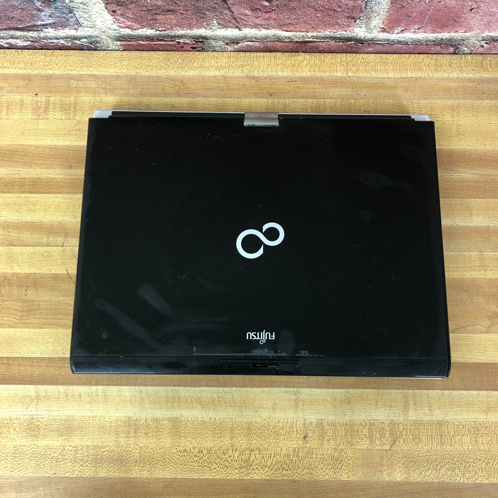 Fujitsu Lifebook Retro Gaming Laptop i5-M520 2.40GHz 4GB RAM (Windows 7 Pro)