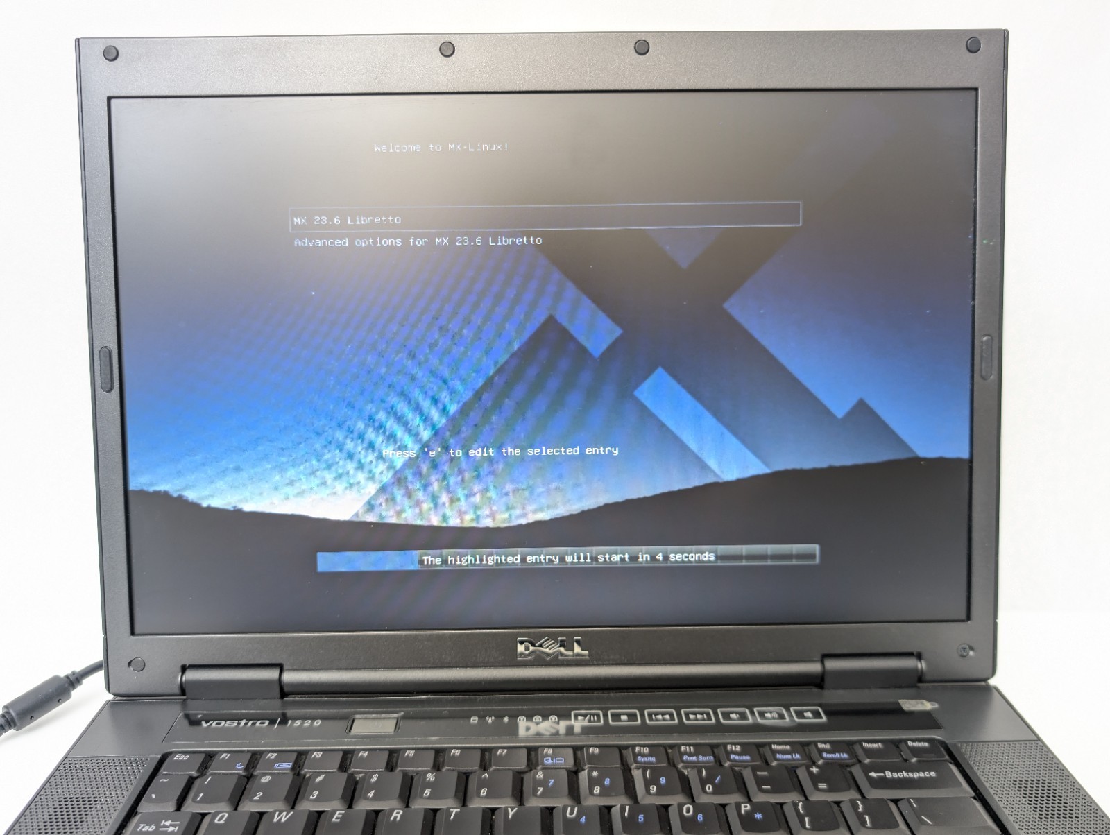 Dell Vostro 1520 Core 2 Duo T6670 2 GB RAM 500GB HDD MX Linux Needs Battery