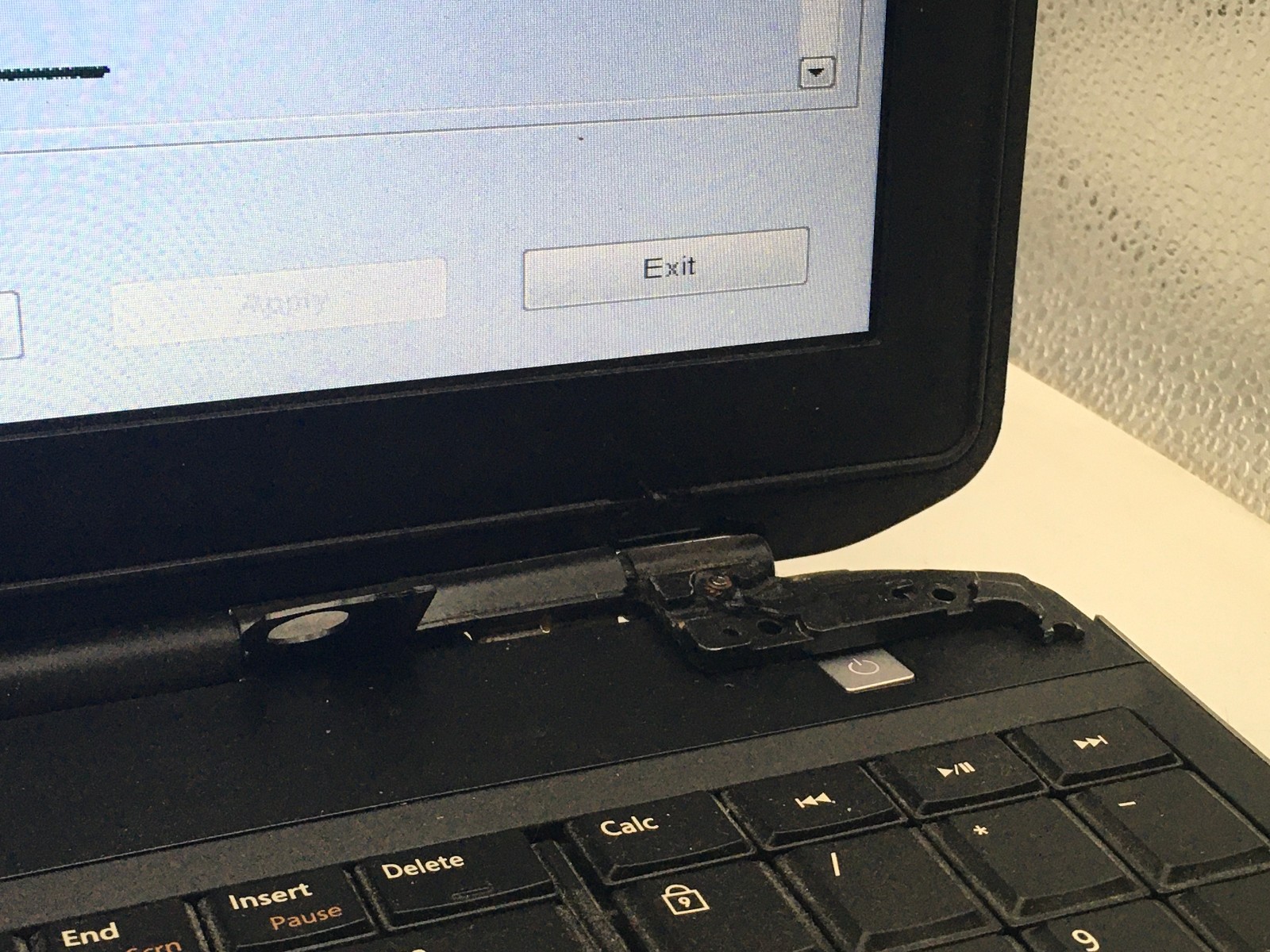 DELL LATITUDE E5530 – BOOTS TO BIOS/BAD HINGE – INTEL I5 3230M – NO RAM -READ-BB