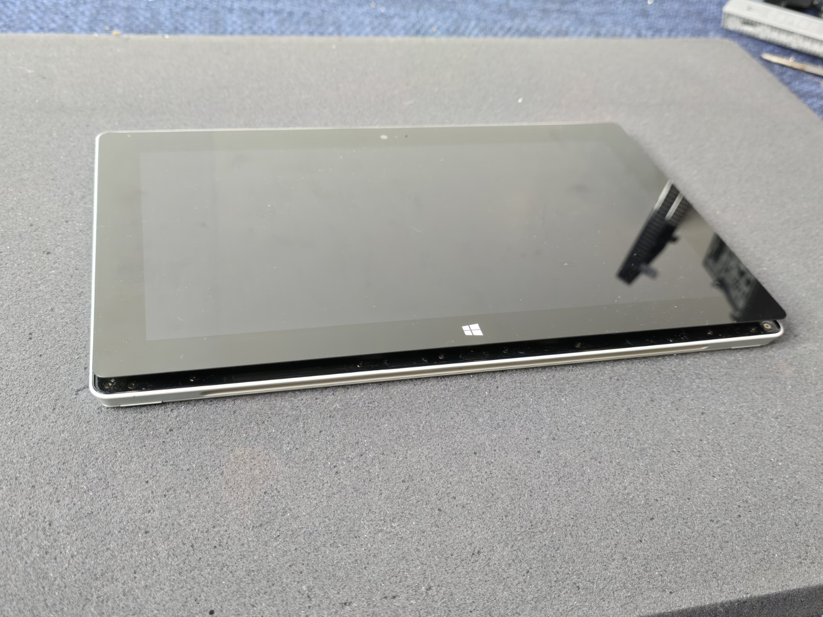 Windows RT Surface Computer Tablet 32GB | For Parts / Repair | Read