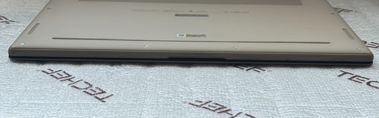 ASUS Zenbook A14 14″ FHD+ OLED Laptop Snapdragon X Plus 16GB RAM 512GB SSD