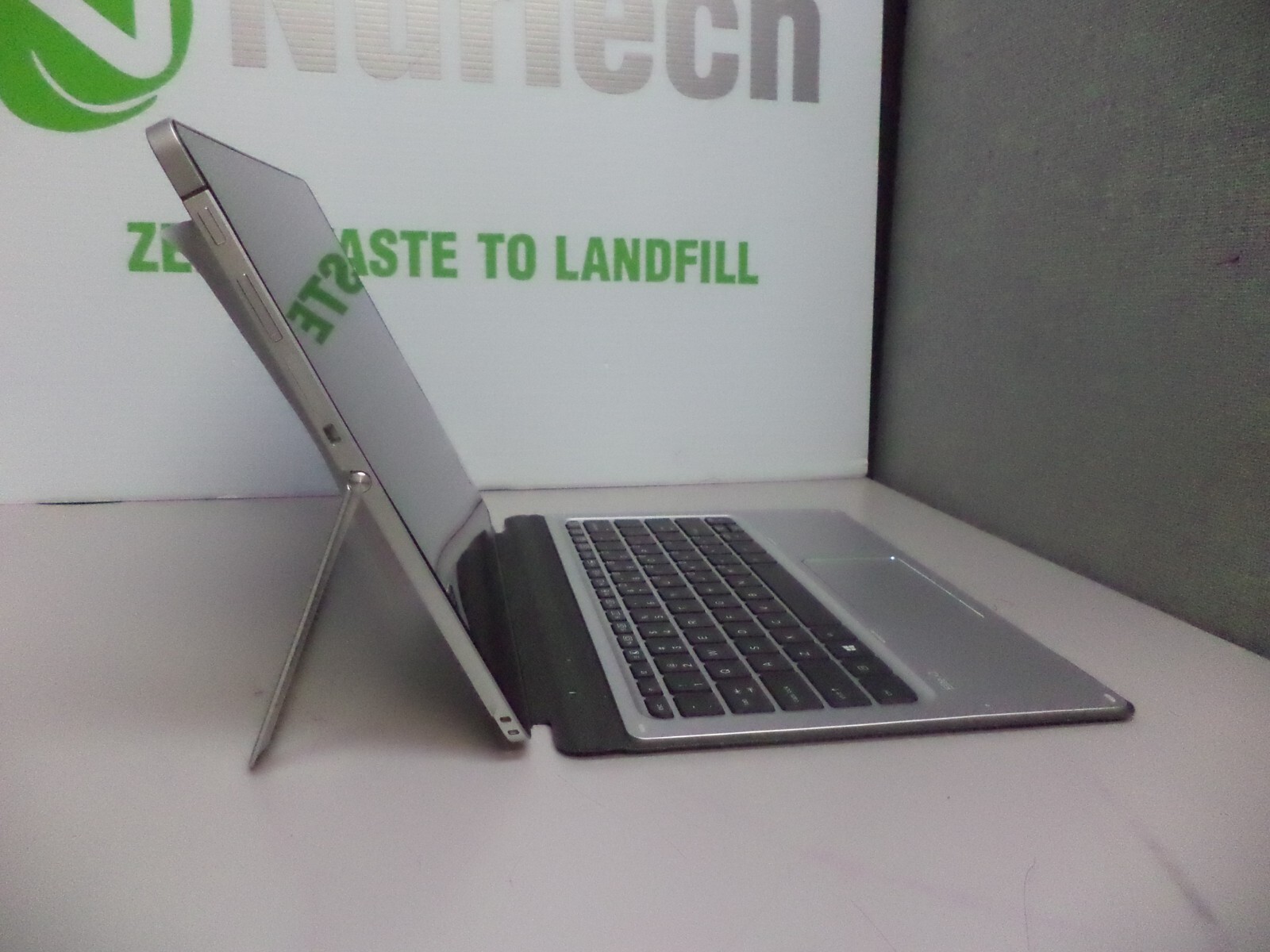 HP Elite X2 1012 G1 12.3″ M7-6Y75 1.2GHz 8GB ‘TOUCH’ Wbcm Laptop [NO HD/AC/OS]