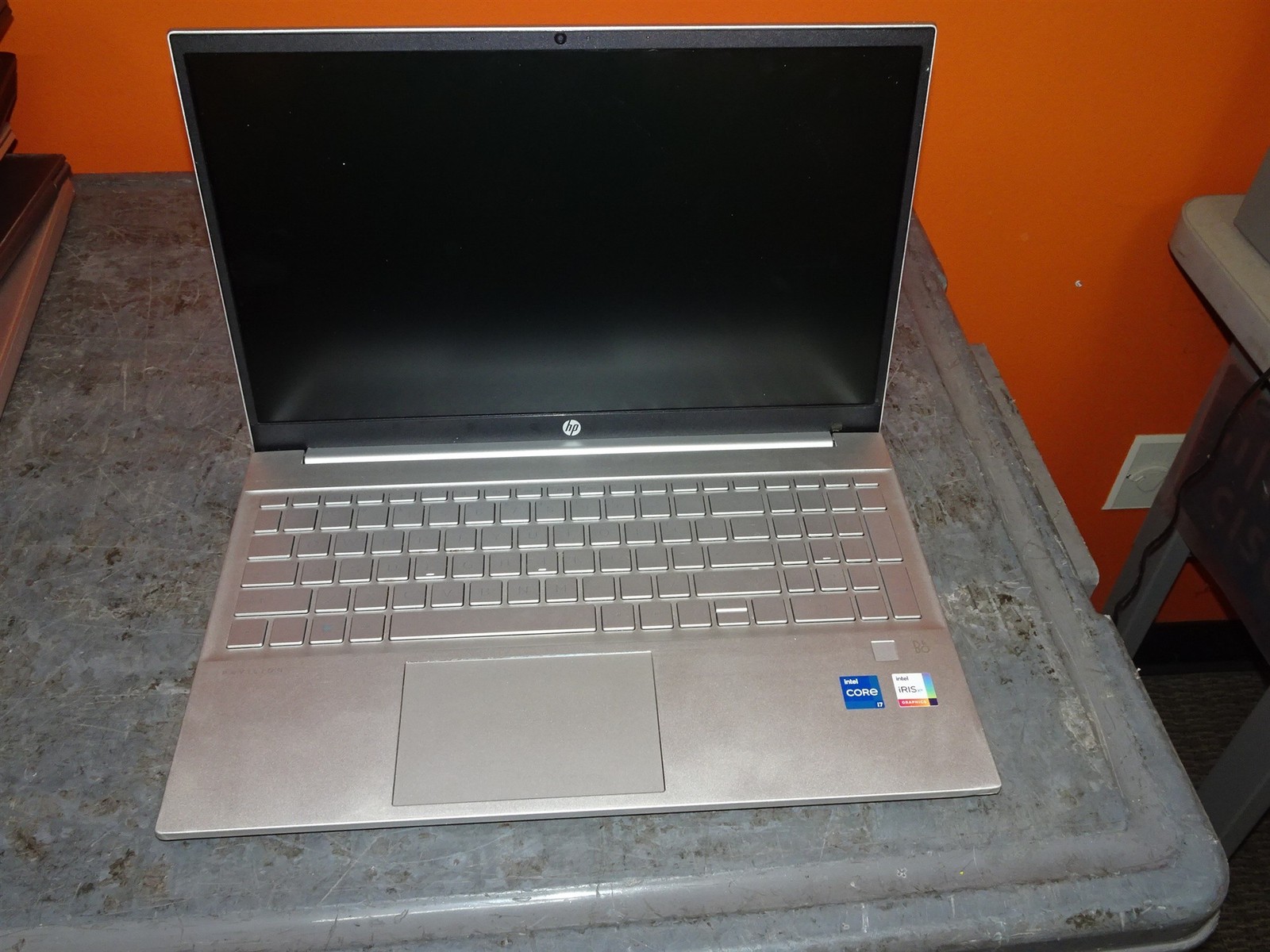 Scratched LCD HP Pavilion 15t-eg200 Core i7-1255U 4.7GHz 8GB 512GB AS-IS