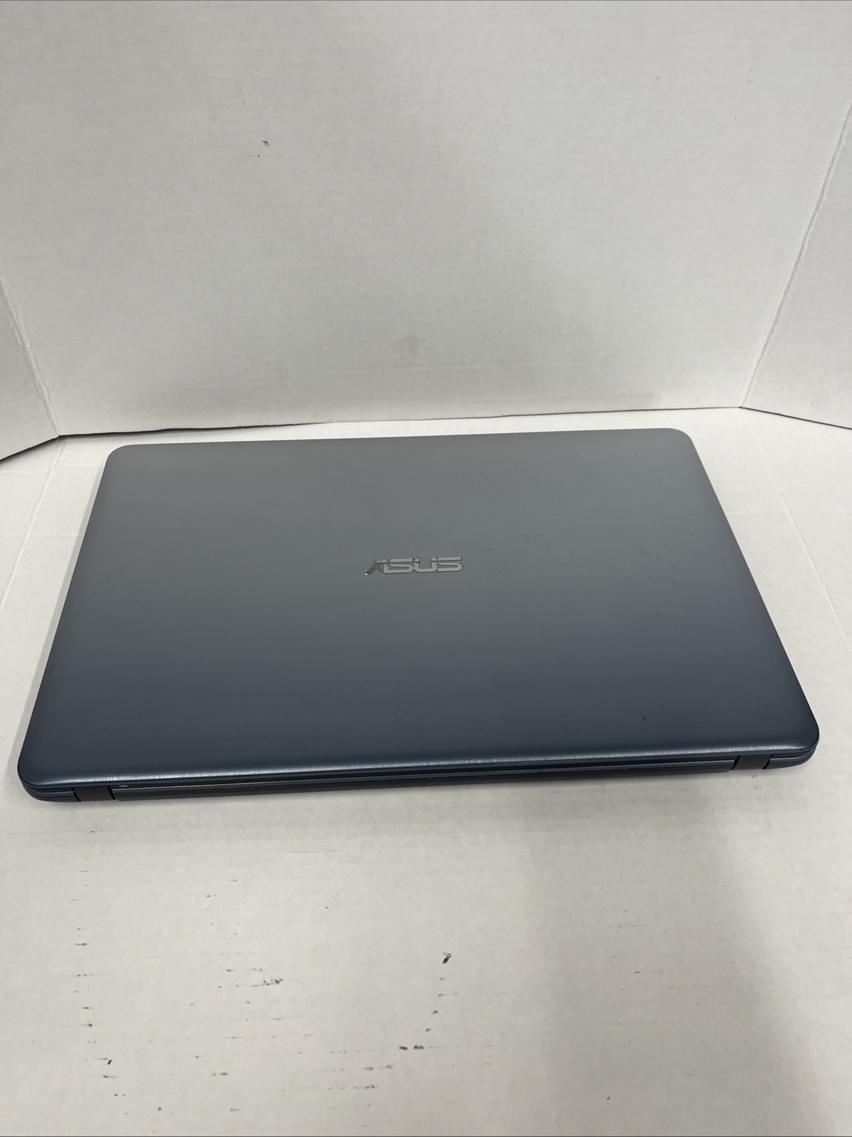 Asus X540S w/Pentium N3700, 4GB RAM, 500GB HDD, 15.6″