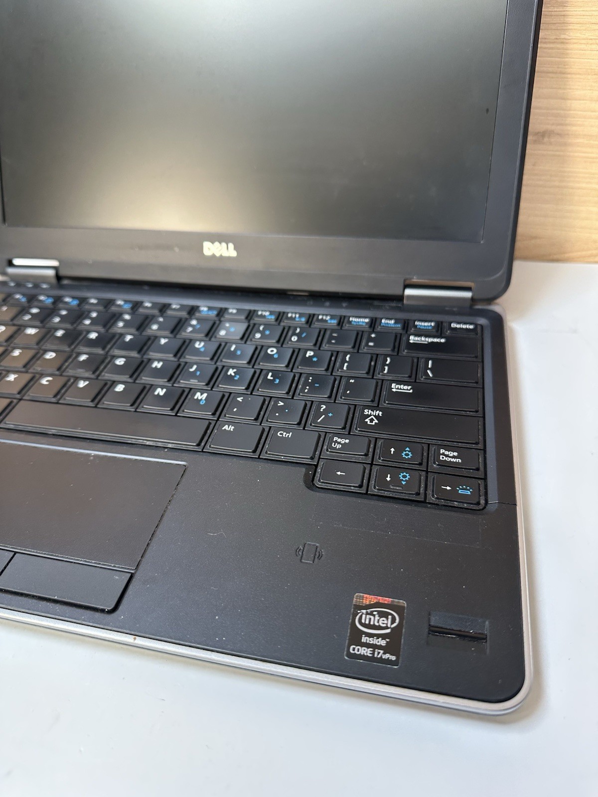 DELL Latitude E7240 i7-4600U 8GB NO SSD NO BATTERY NO POWER SUPPLY (UNTESTED)