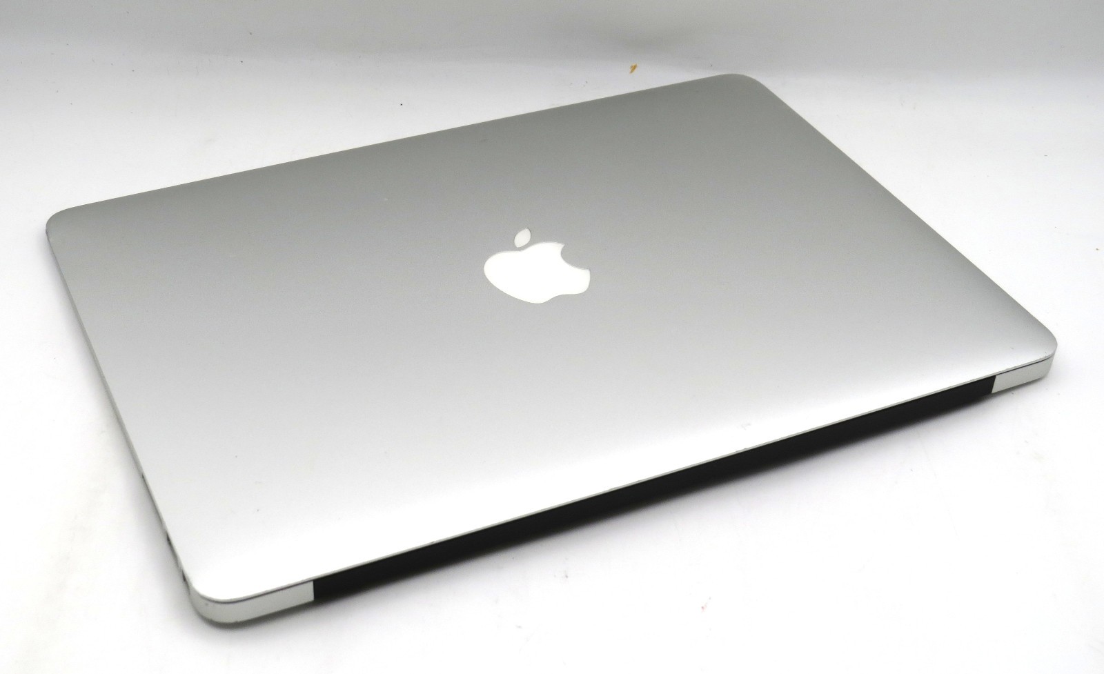 MacBook Air A1466 | i5-5250U @ 1.6GHz | 8GB DDR3 | 13.3″ Display | No HD/OS/AC