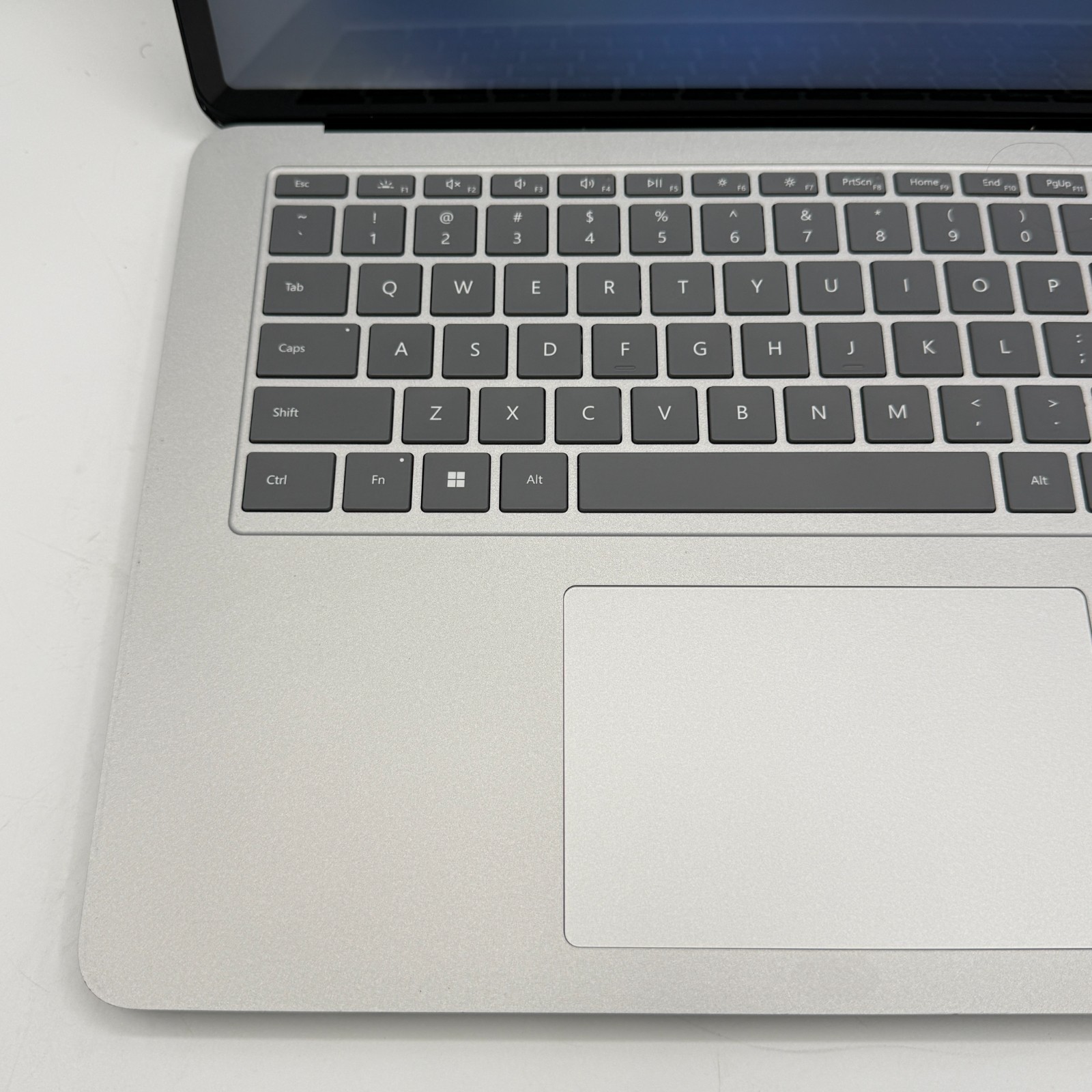 Microsoft Surface Laptop Studio 14.4″ i7-11370H 32GB RAM 512GB SSD RTX A2000
