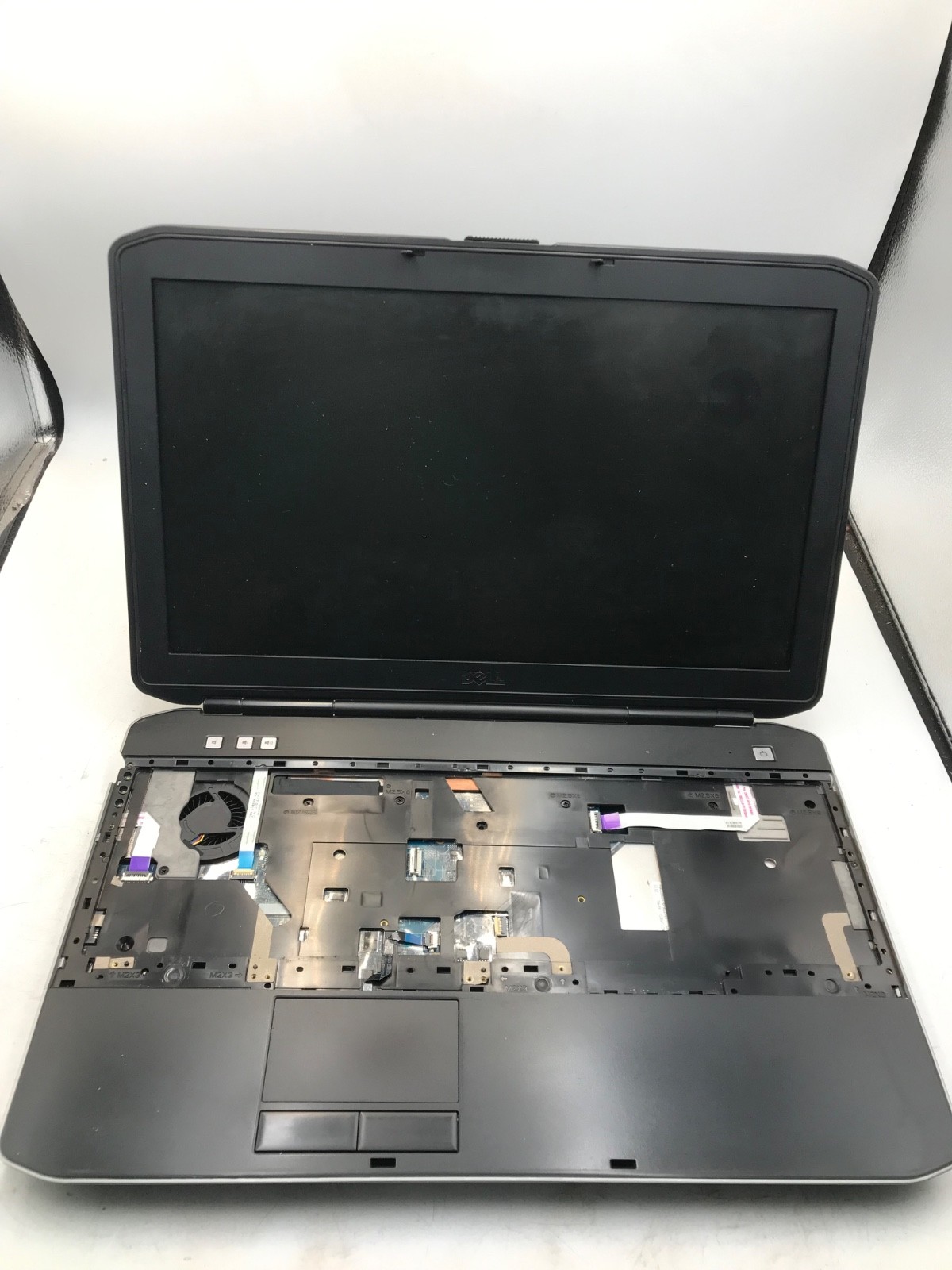 Dell Latitude E5530 Intel Core i3-3110M 2.4 GHz 15″ Laptop-POWERS/BAD DISPLAY-MZ