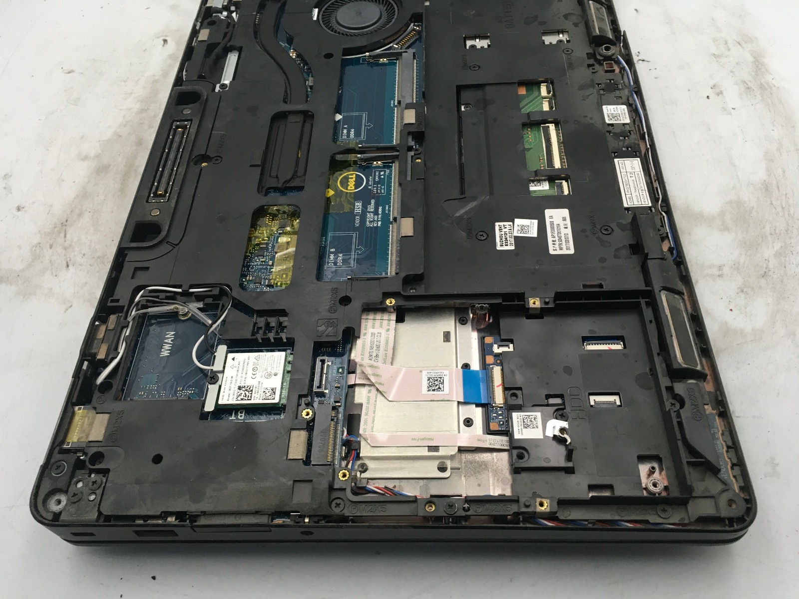 DELL LATITUDE E5470 – FOR PARTS/NO POWER – INTEL I5 6TH GEN – NO RAM – READ – BB