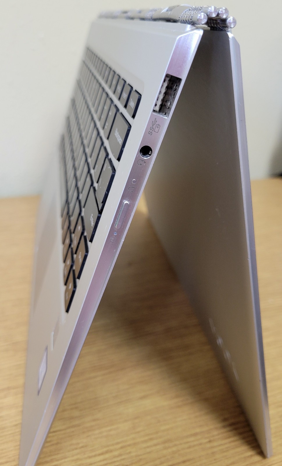 Lenovo Yoga (80VF) 910-13ikb i7-7500U 2.90GHz 16GB 256GB SSD 4K 360Touch No OS
