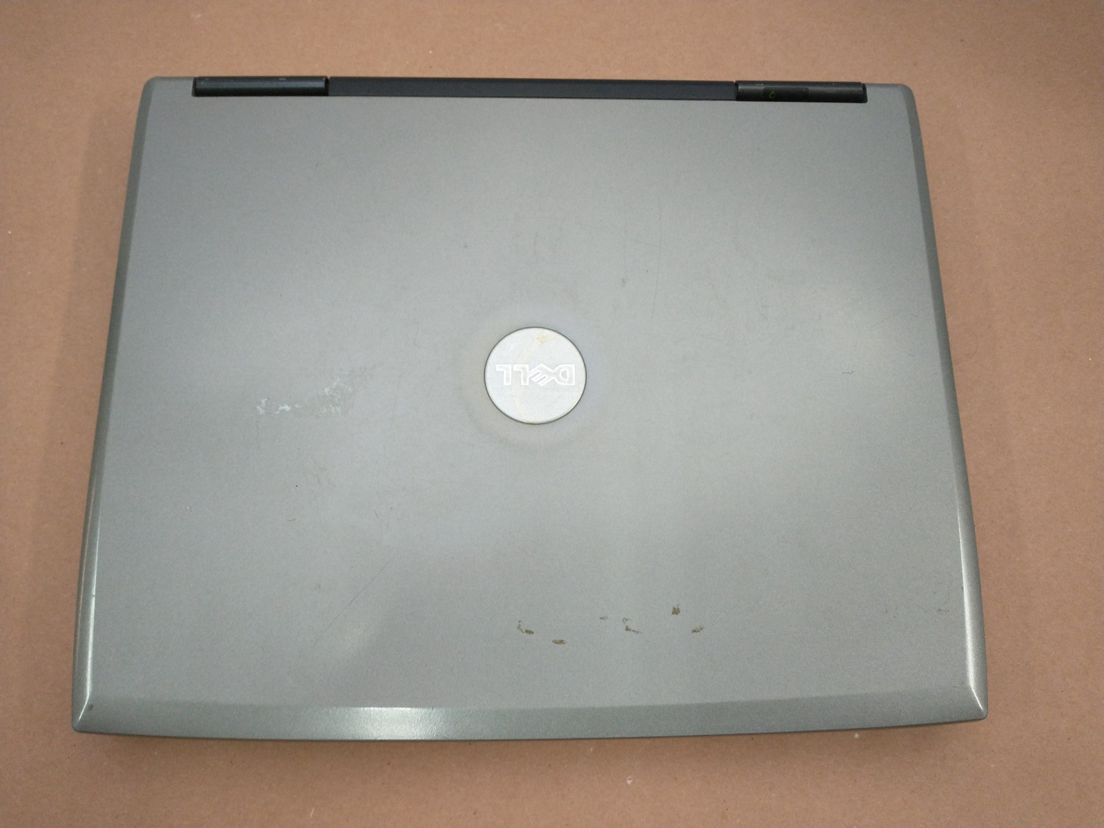 Debian12 Dell Latitude D520 – 15″ LCD/2.00GHz/4GB RAM/240GB SSD HD/SERIAL