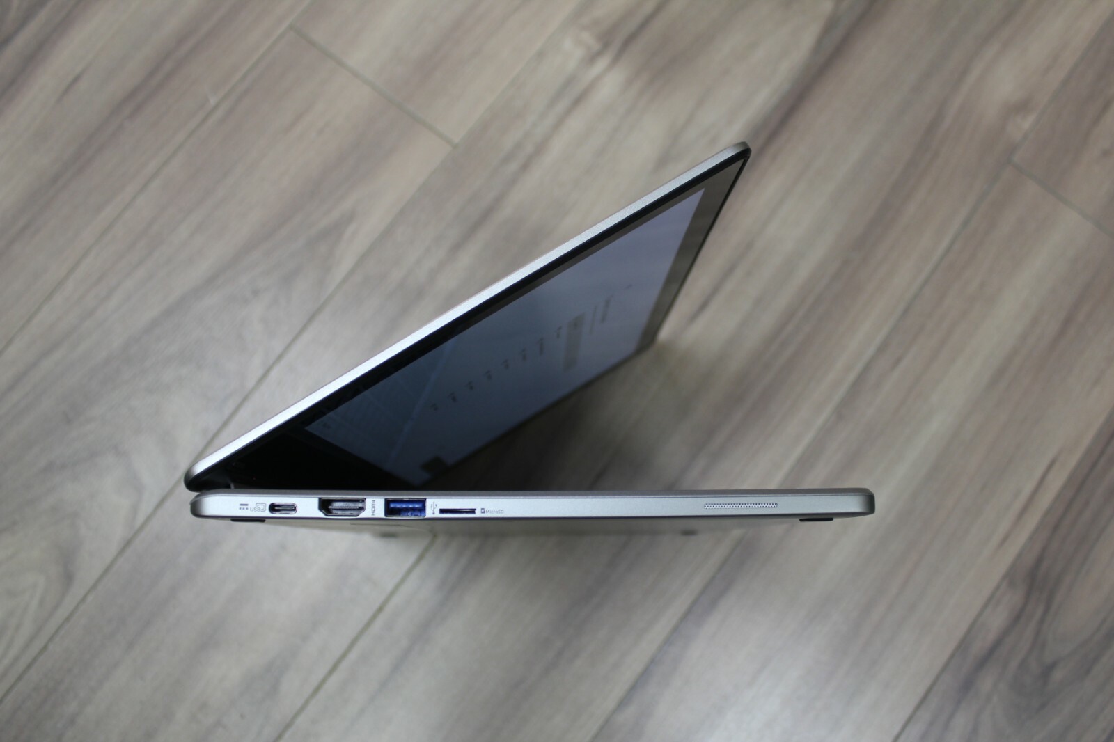Acer R 13 13.3″ Touch 2-in-1 Chromebook MTK M8173C / 32GB eMMC / 4GB RAM Laptop