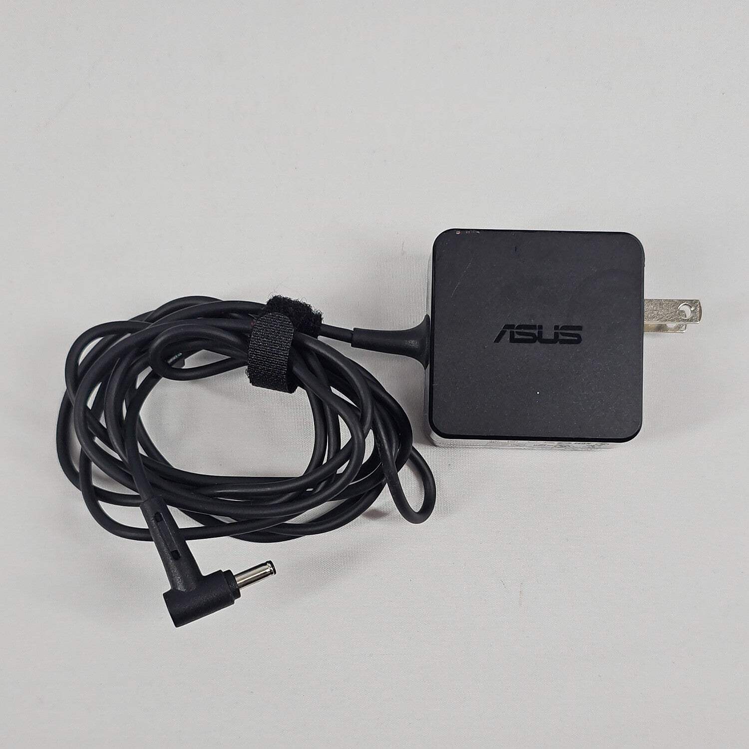 Asus Vivobook 14 F412D 14″ Ryzen 7 3700U 2.3GHz 8GB RAM 512GB SSD