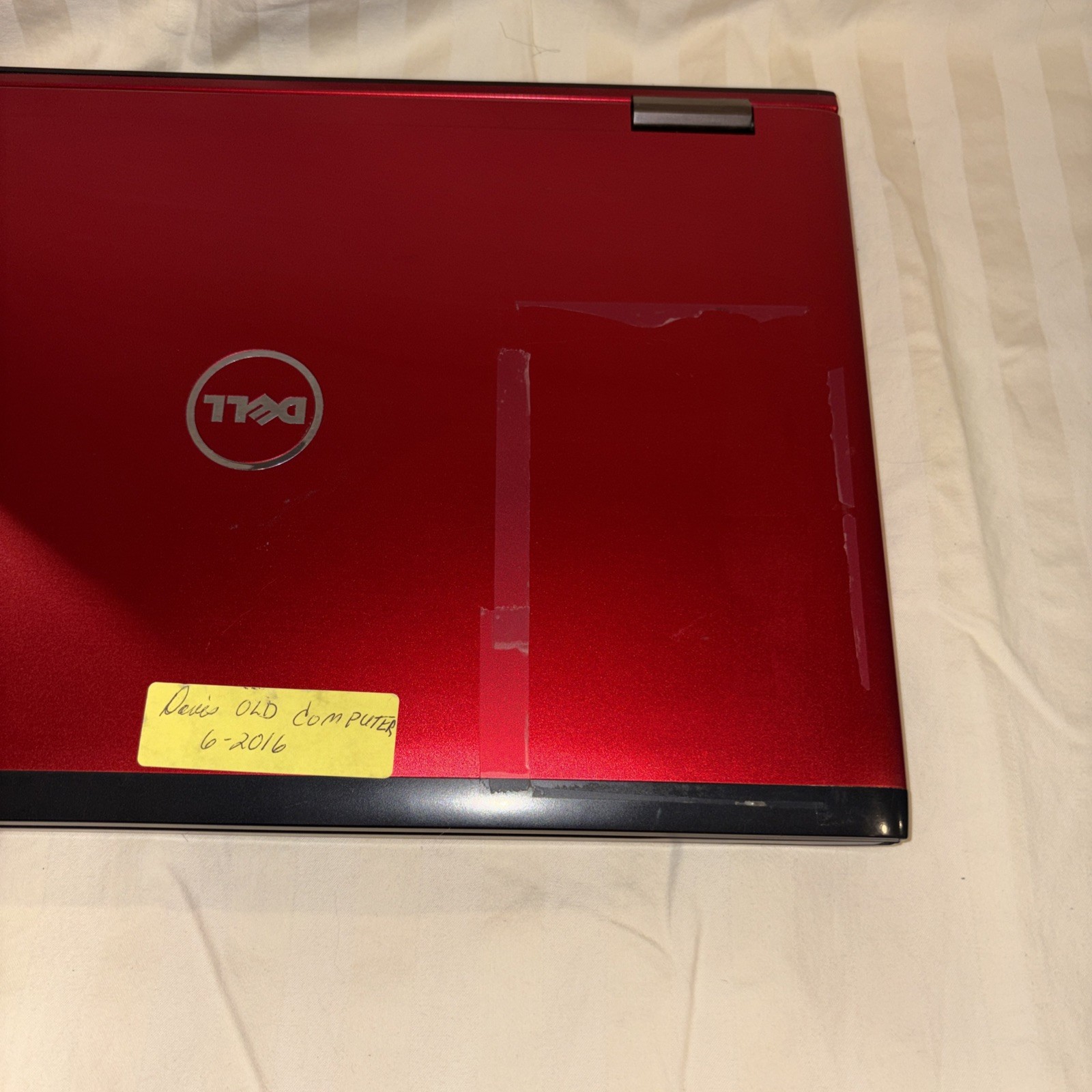 Dell Vostro 3750 – 17.3″ Intel i5-2410M 2.30GHz 8GB RAM – no hdd – boots to bios