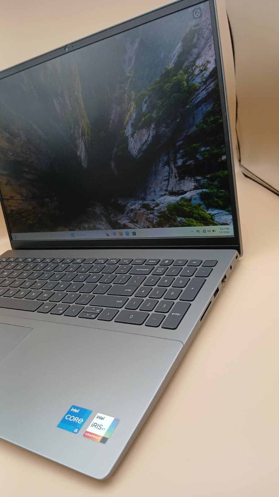 Dell Vostro 5620 16″ i5-1240P 16GB RAM 512GB SSD Win11 Pro Business Laptop