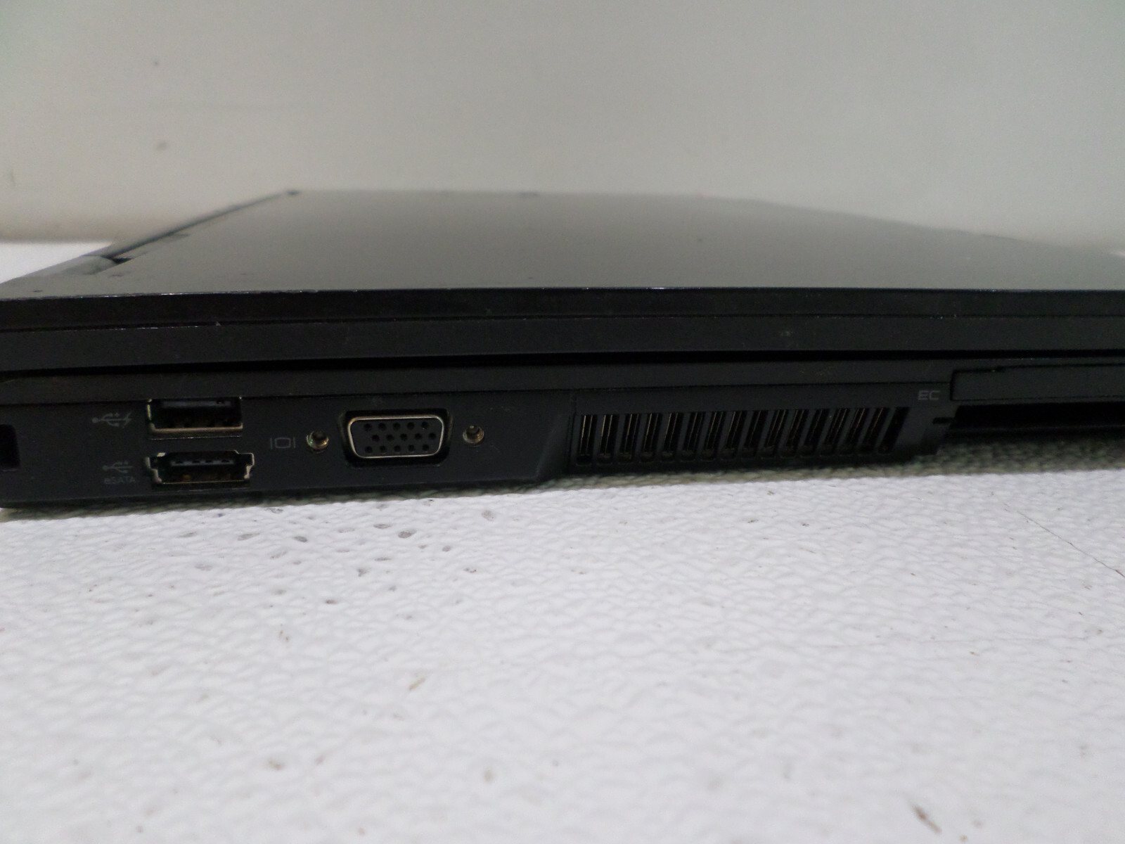Dell Latitude E6500 Laptop – No HDD, Bad Bat, 2GB RAM, Intel Core 2 Duo P8700
